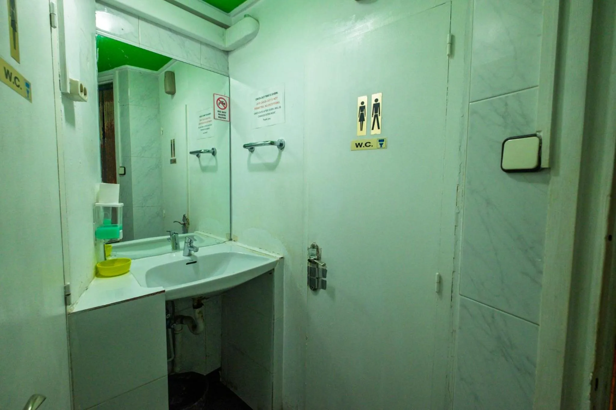 Diagonal House Hostel