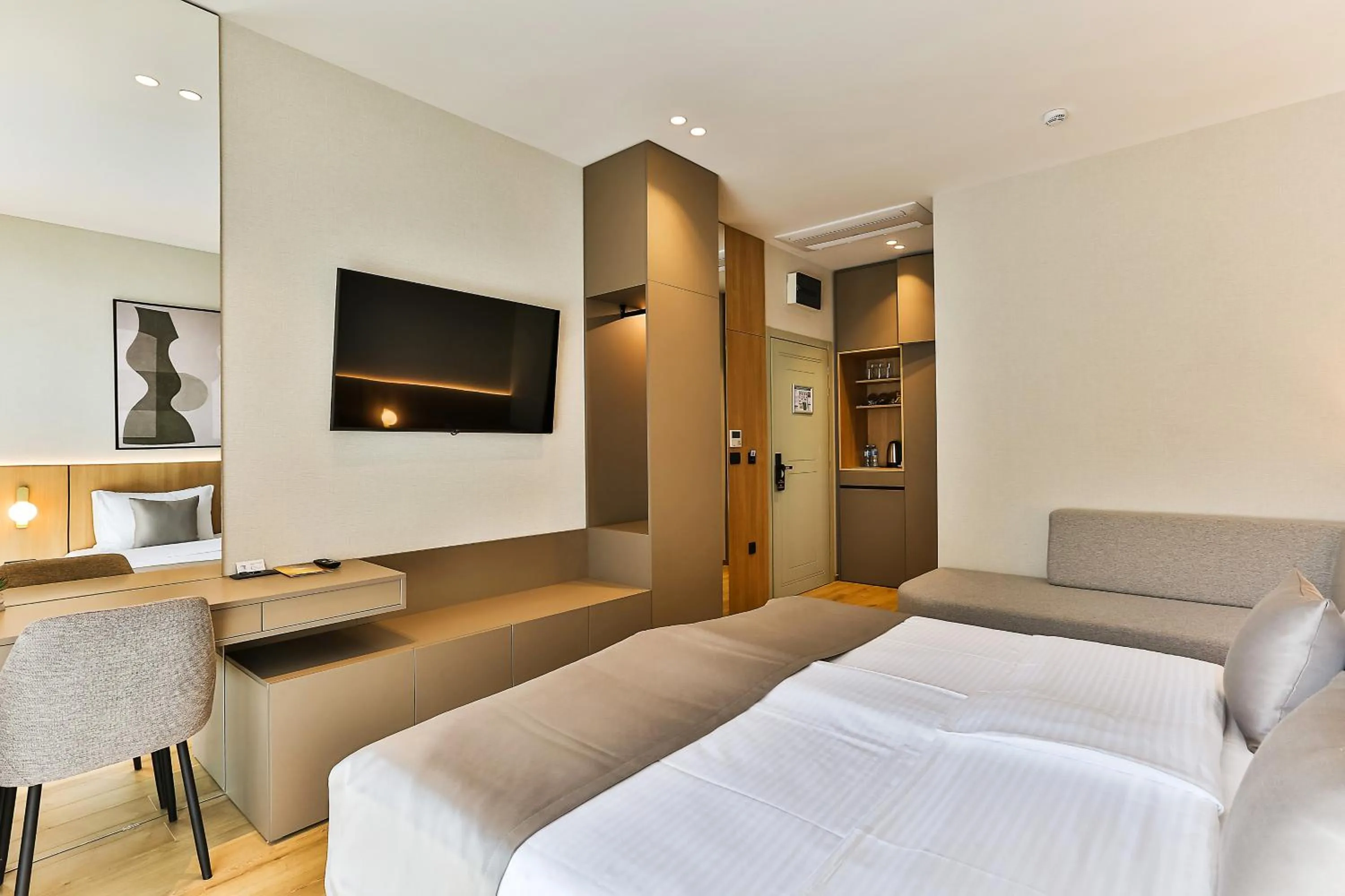 TV and multimedia, Bed in Hotel kingStone Budva