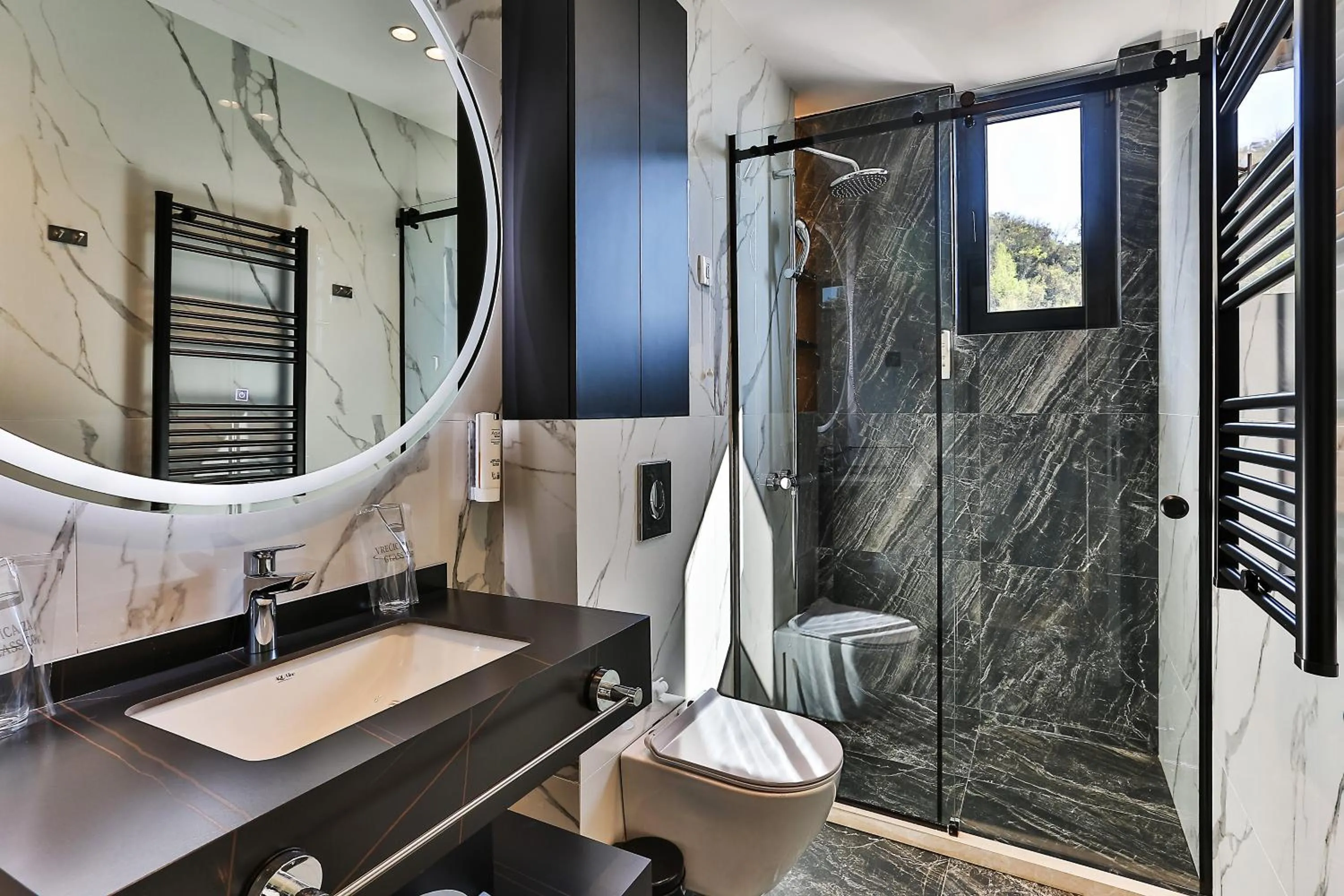 Shower in Hotel kingStone Budva