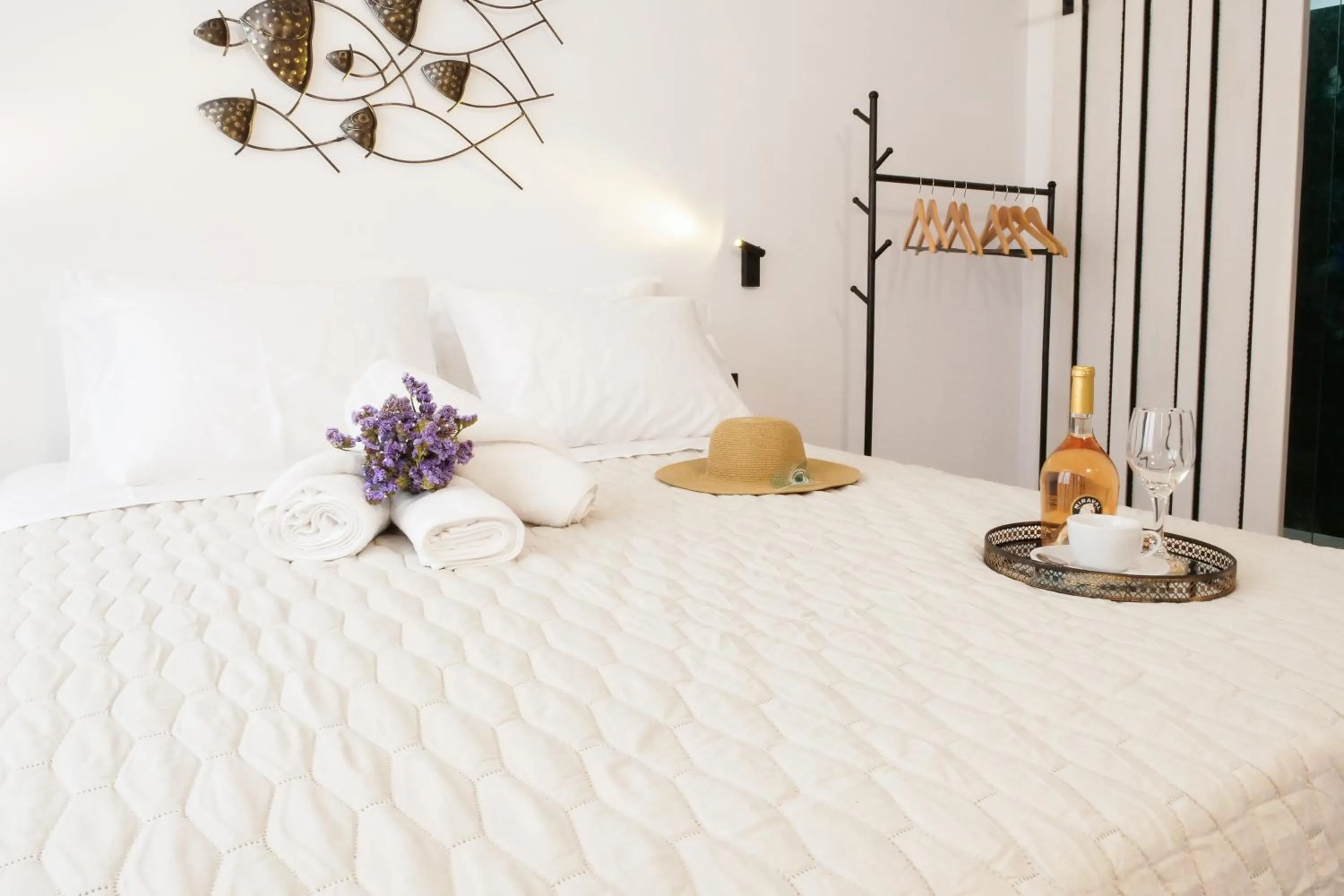 Photo of the whole room, Bed in Seabed Suites Mykonos