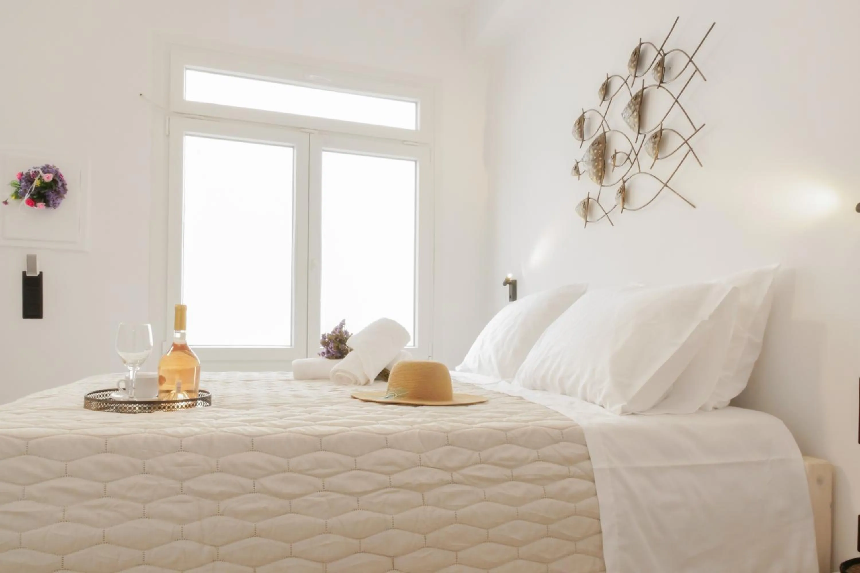 Photo of the whole room, Bed in Seabed Suites Mykonos