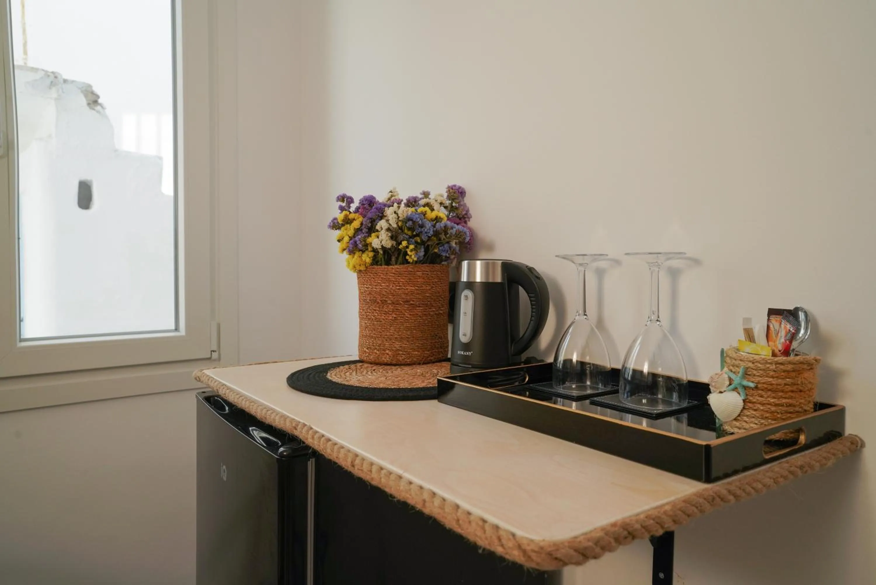 Coffee/tea facilities in Seabed Suites Mykonos