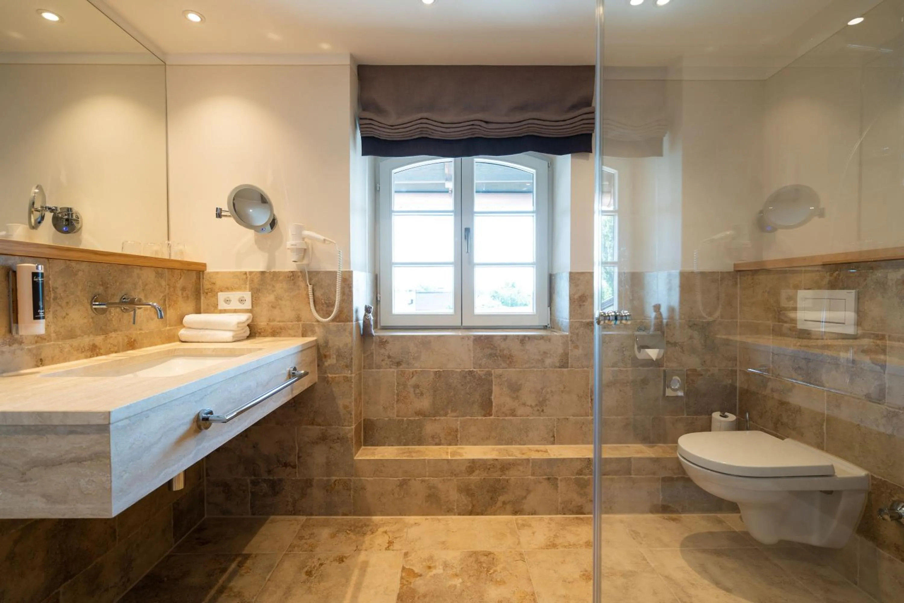 Bathroom in Hotel Gasthof Alte Post Holzkirchen