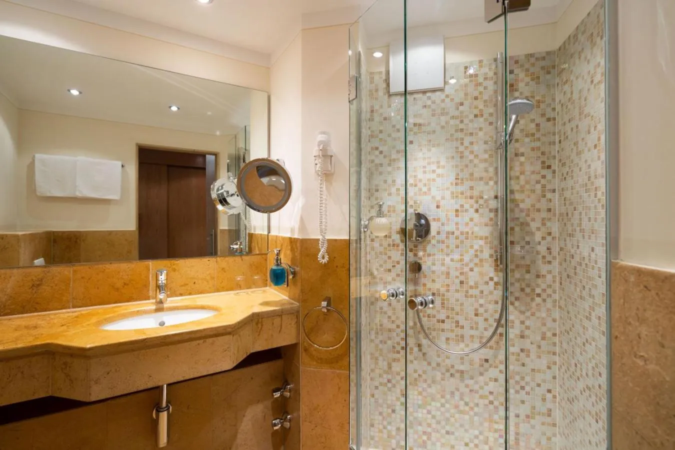 Bathroom in Hotel Gasthof Alte Post Holzkirchen