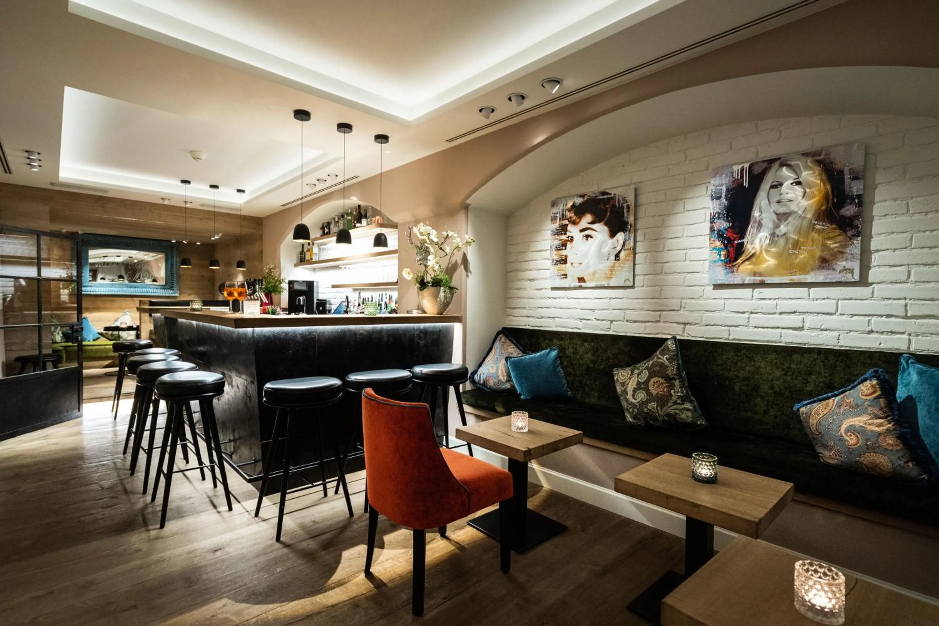 Lounge or bar in Hotel Gasthof Alte Post Holzkirchen