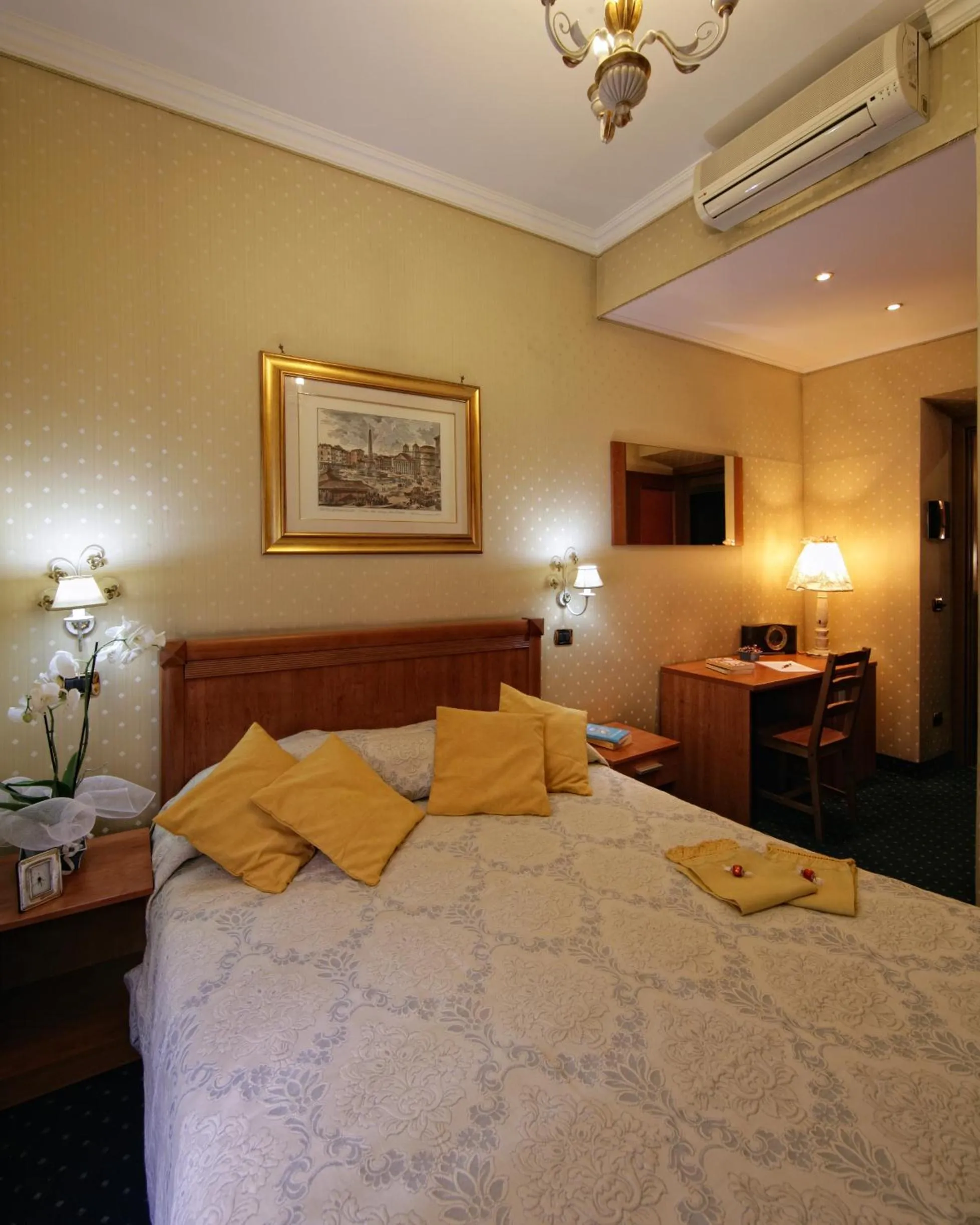 Photo of the whole room, Bed in Vatican Holiday