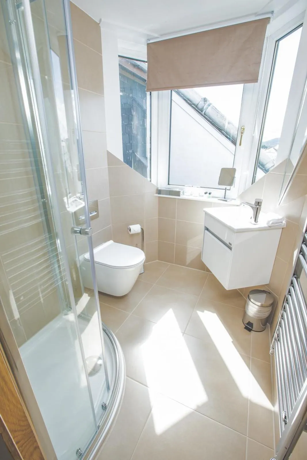 Bathroom in Heathmount Hotel