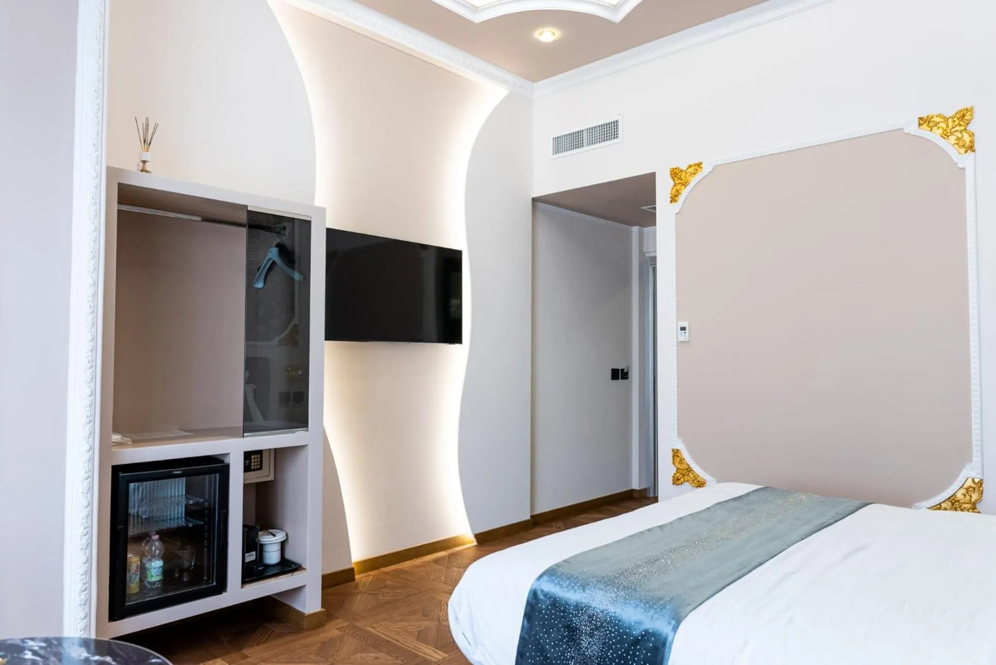 Bed in Queen Cattleya Suite