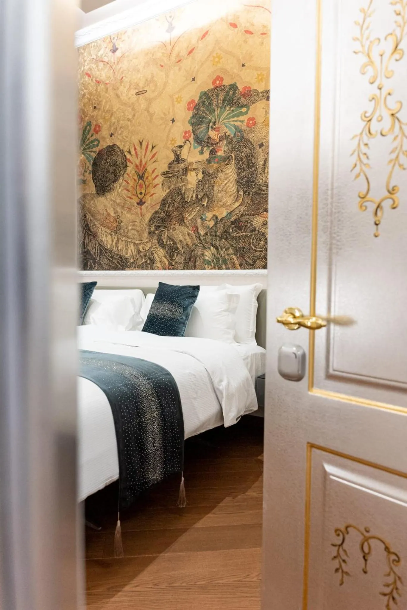 Bed in Queen Cattleya Suite