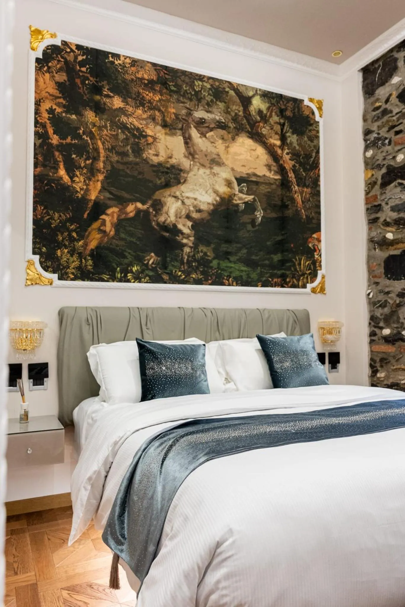 Bed in Queen Cattleya Suite