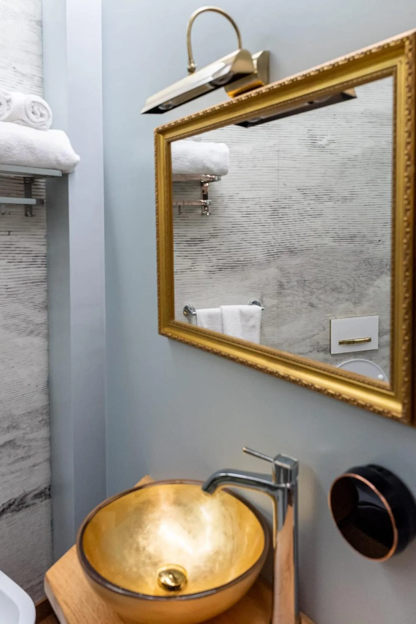 Queen Cattleya Suite