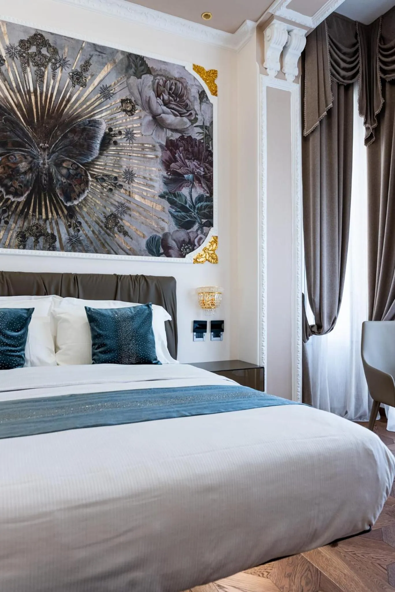 Bed in Queen Cattleya Suite