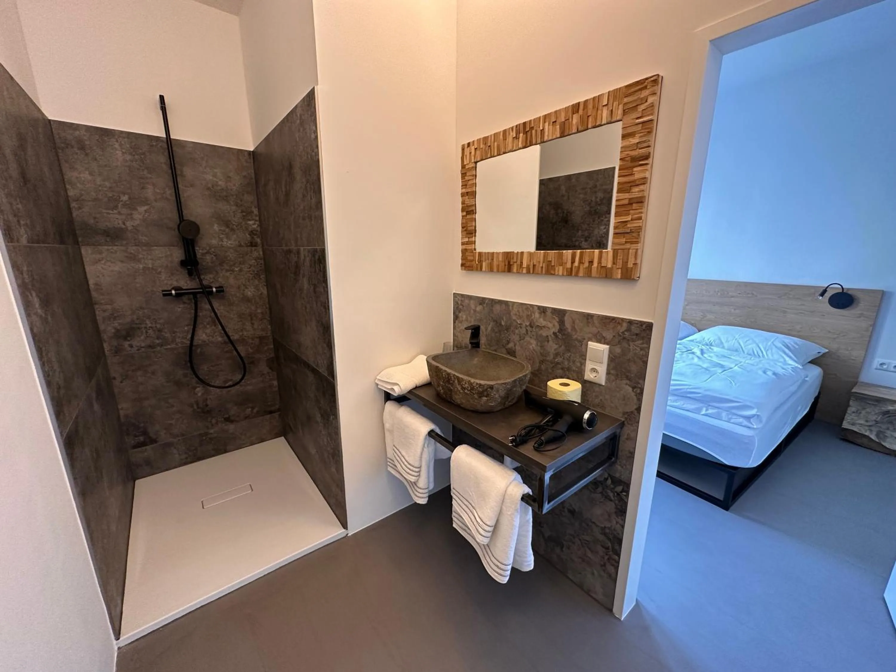 Bathroom, Bed in Rilke Apartments