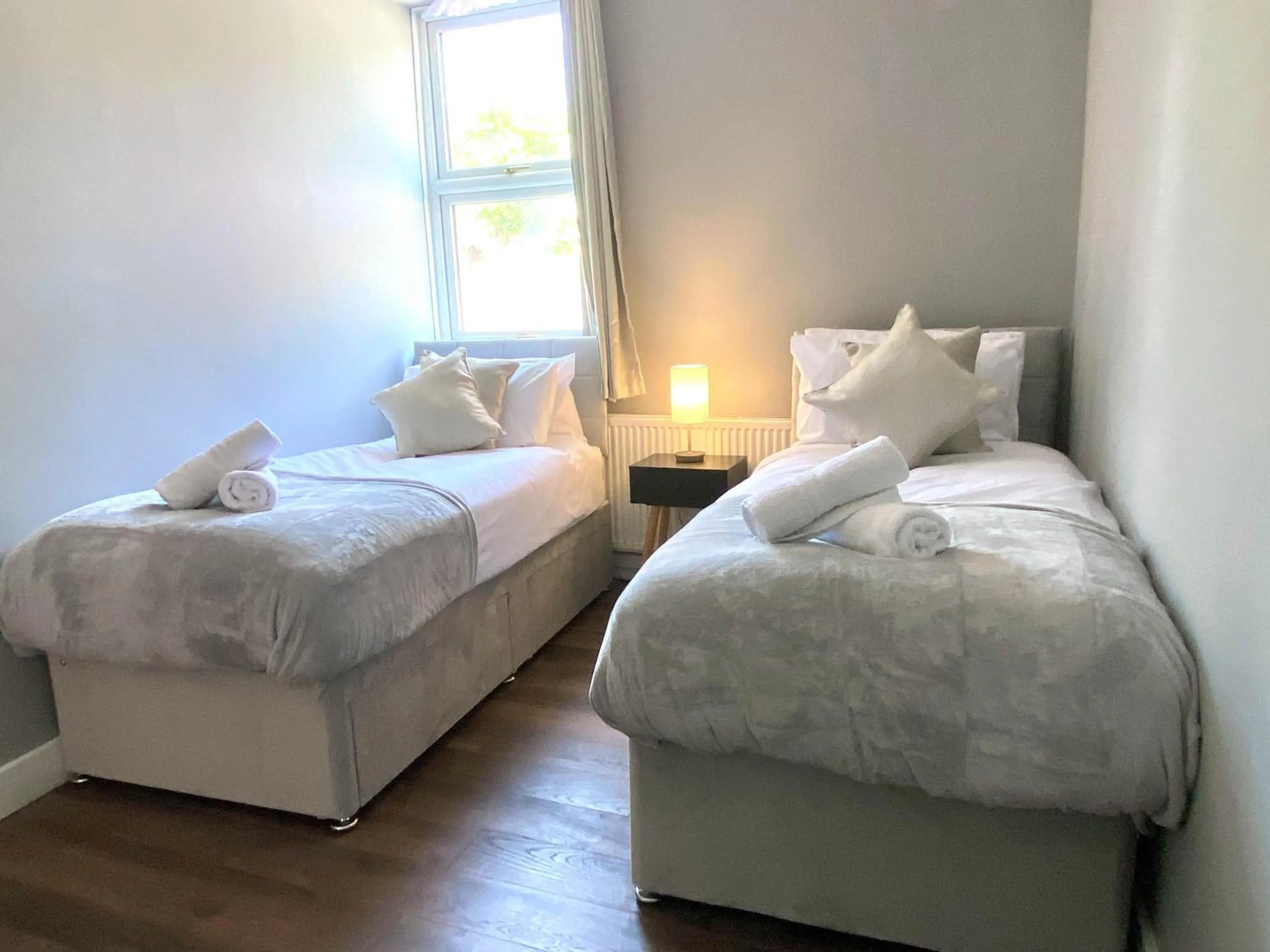 Bedroom, Bed in 2 Bed Town Centre Nr Theatre Free Park Wi-Fi & garden