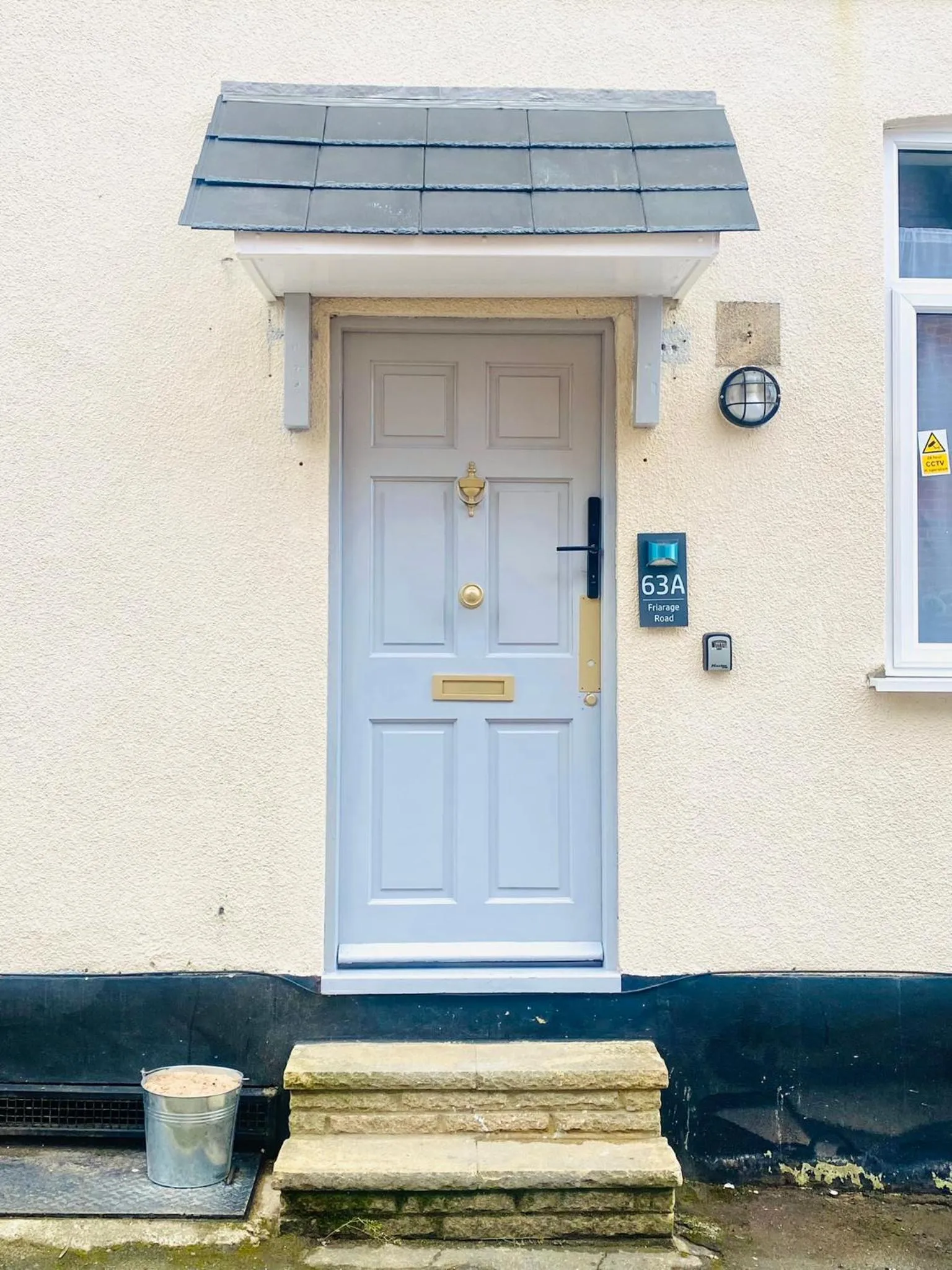 Facade/entrance in 2 Bed Town Centre Nr Theatre Free Park Wi-Fi & garden