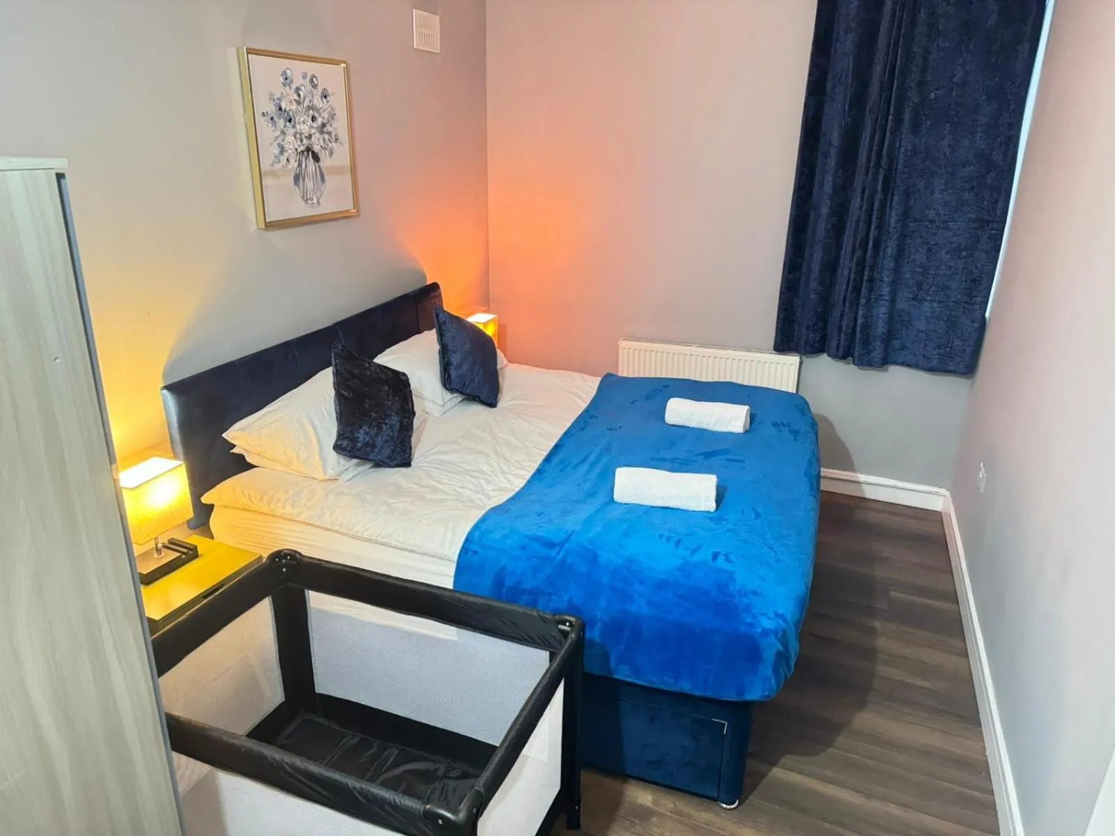 Bed in 2 Bed Town Centre Nr Theatre Free Park Wi-Fi & garden