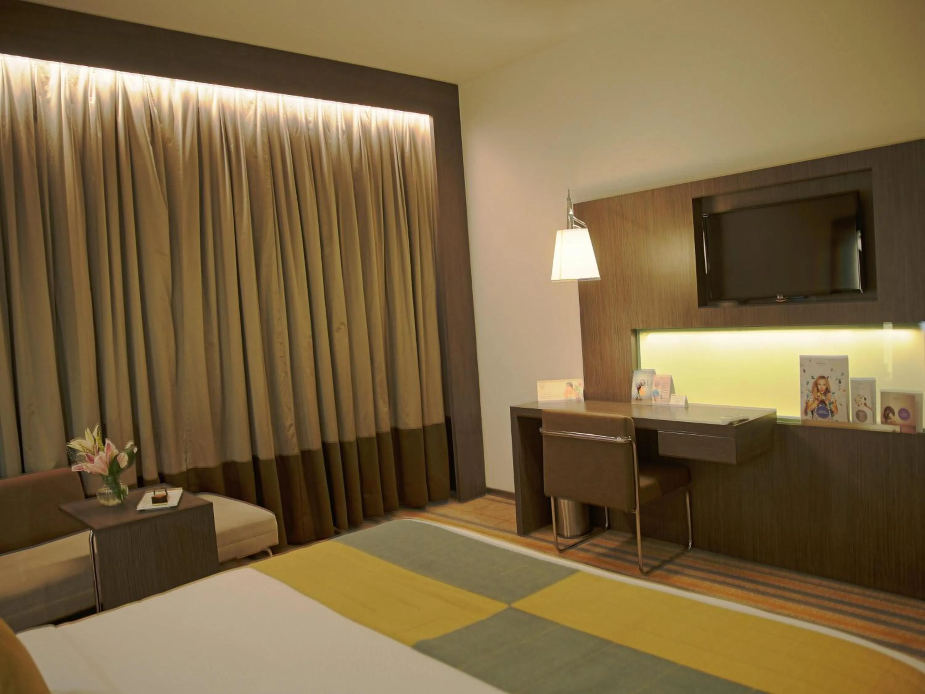 Bedroom, Bed in Novotel Kolkata Hotel and Residences