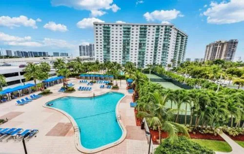 SPECIAL Beautiful Modern Beach Condo