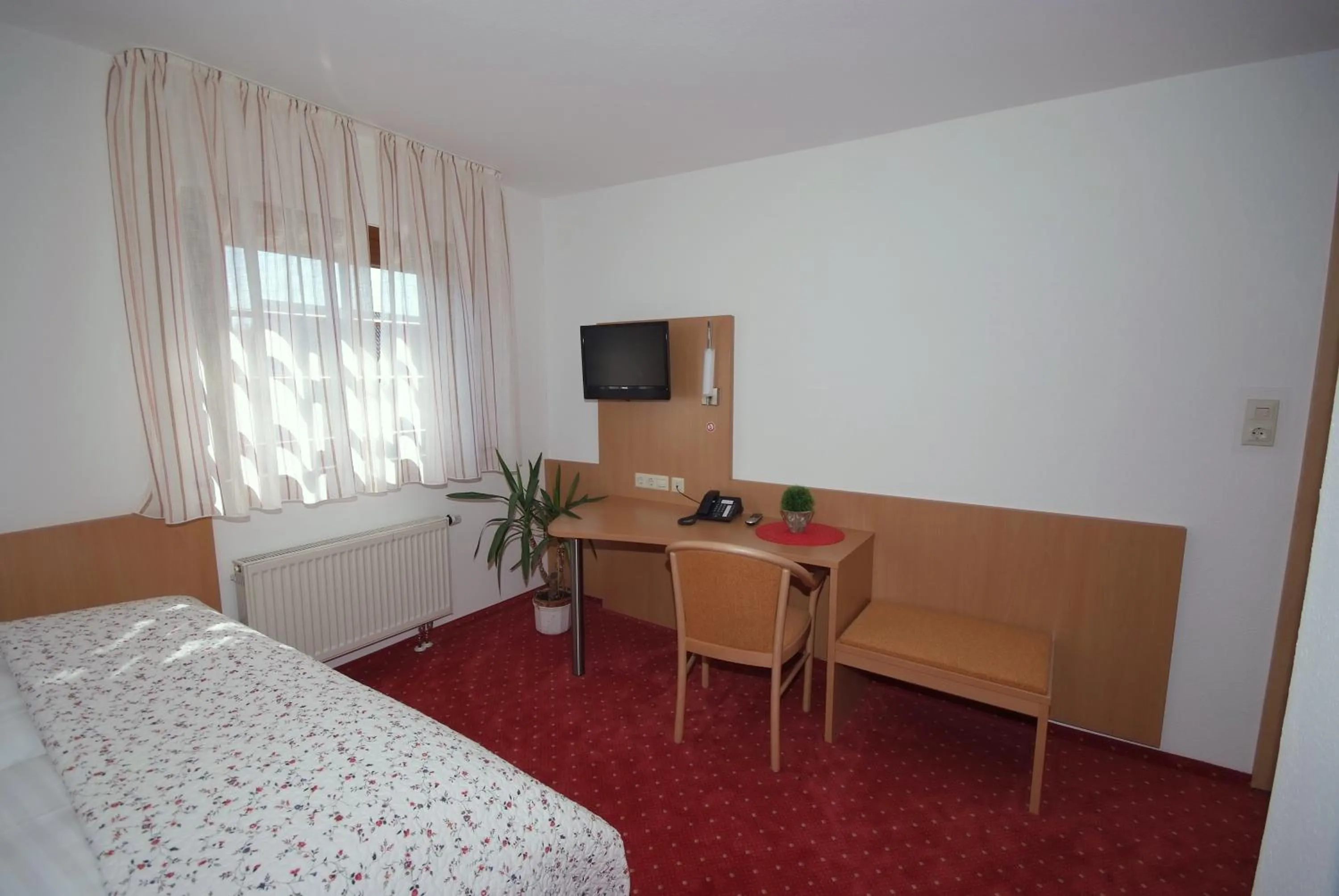 Seating area, Bed in Löwen Hotel & Restaurant