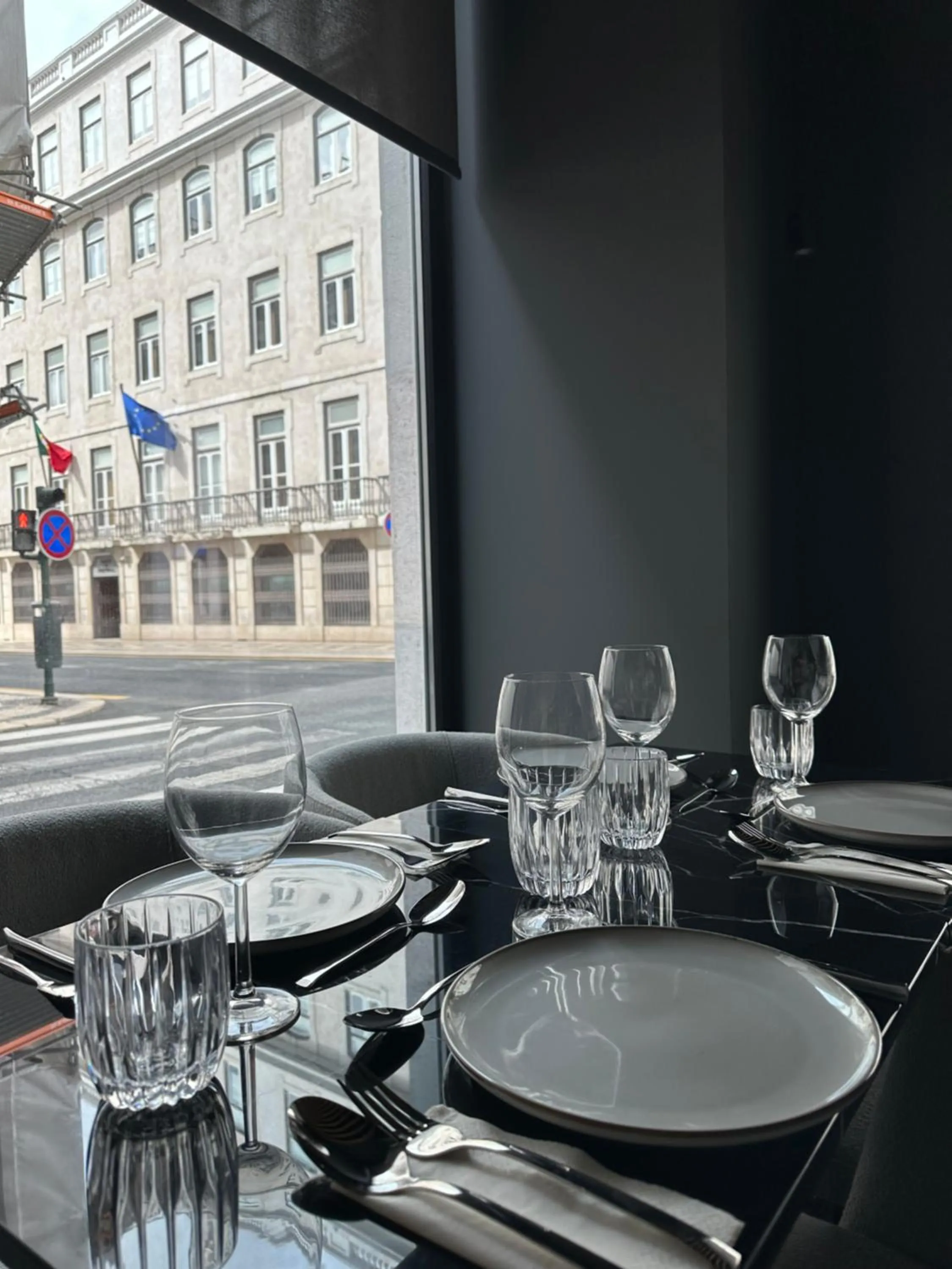 Restaurant/places to eat in Golden Lisbon Hotel