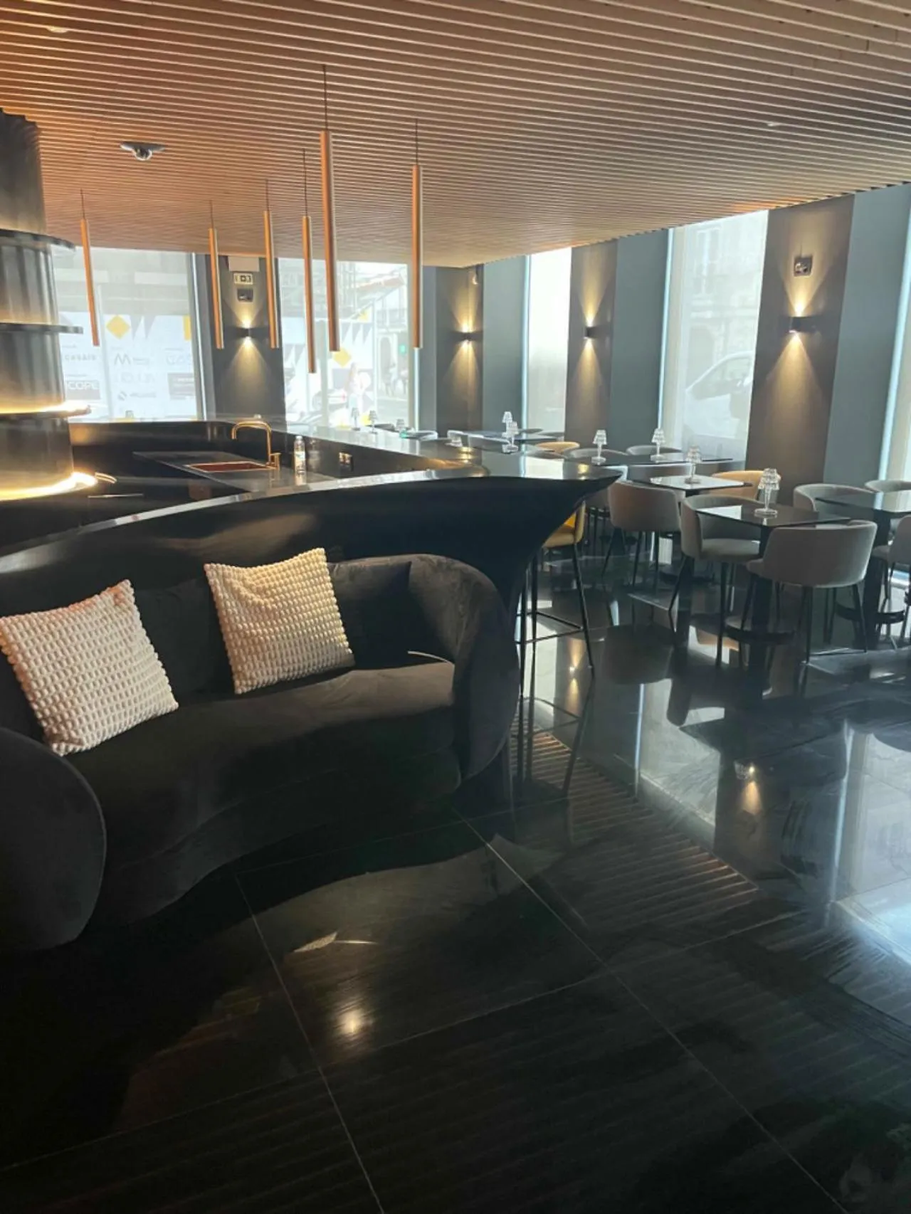 Restaurant/places to eat in Golden Lisbon Hotel