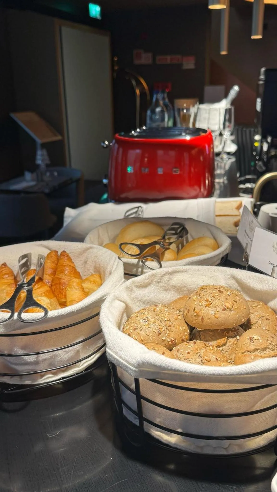 Restaurant/places to eat in Golden Lisbon Hotel