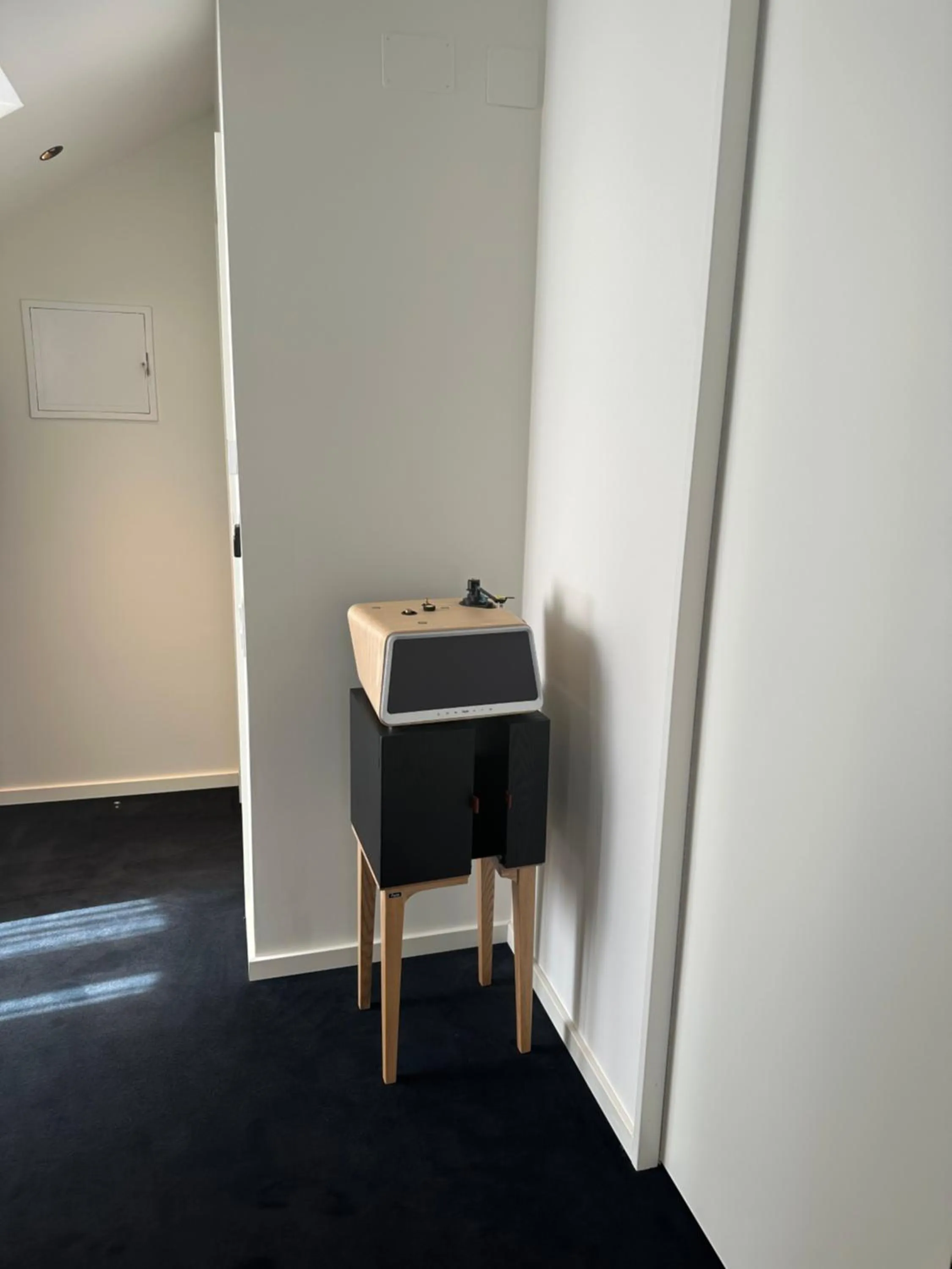 hair dresser in Golden Lisbon Hotel