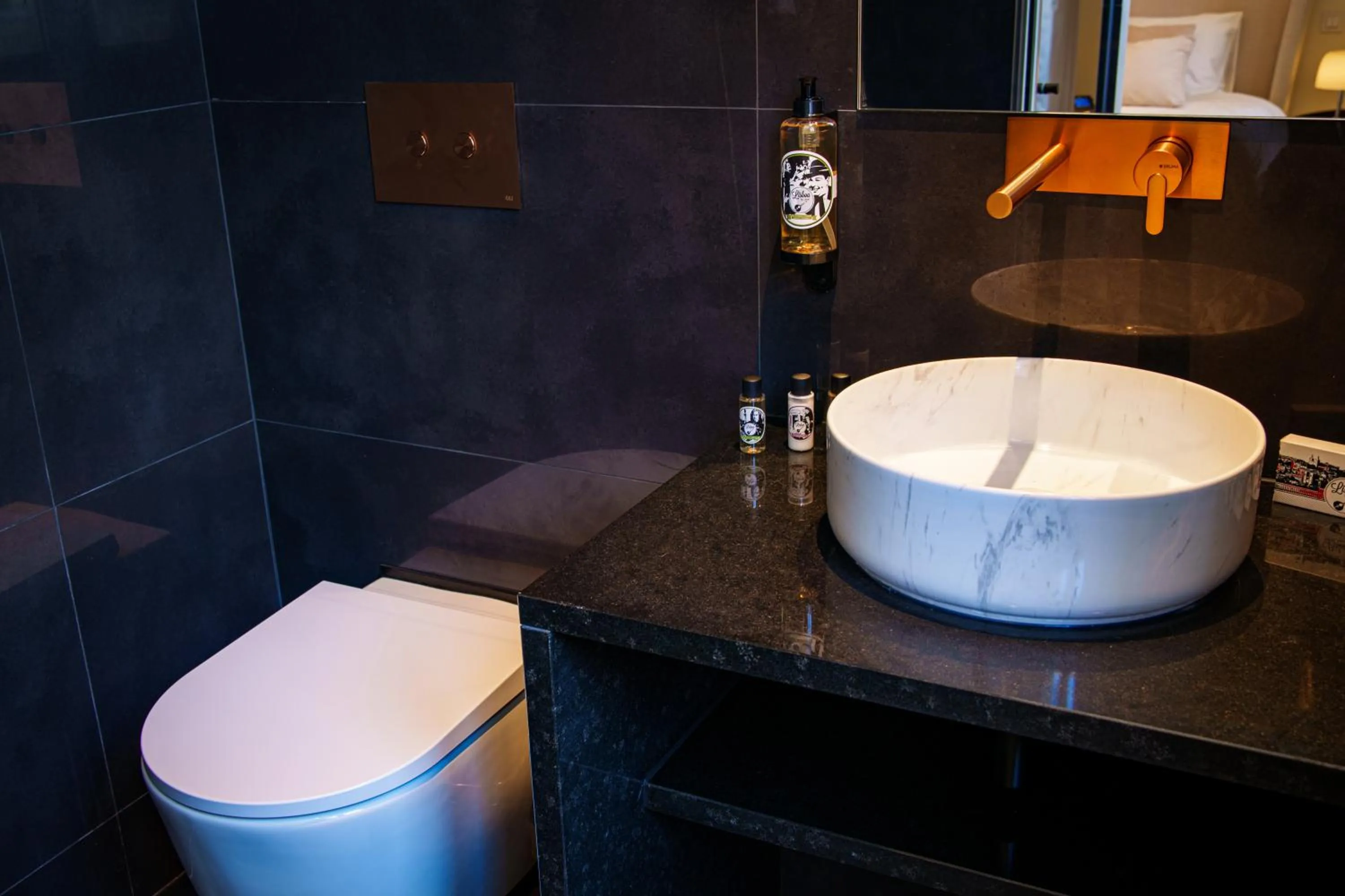 Toilet in Golden Lisbon Hotel