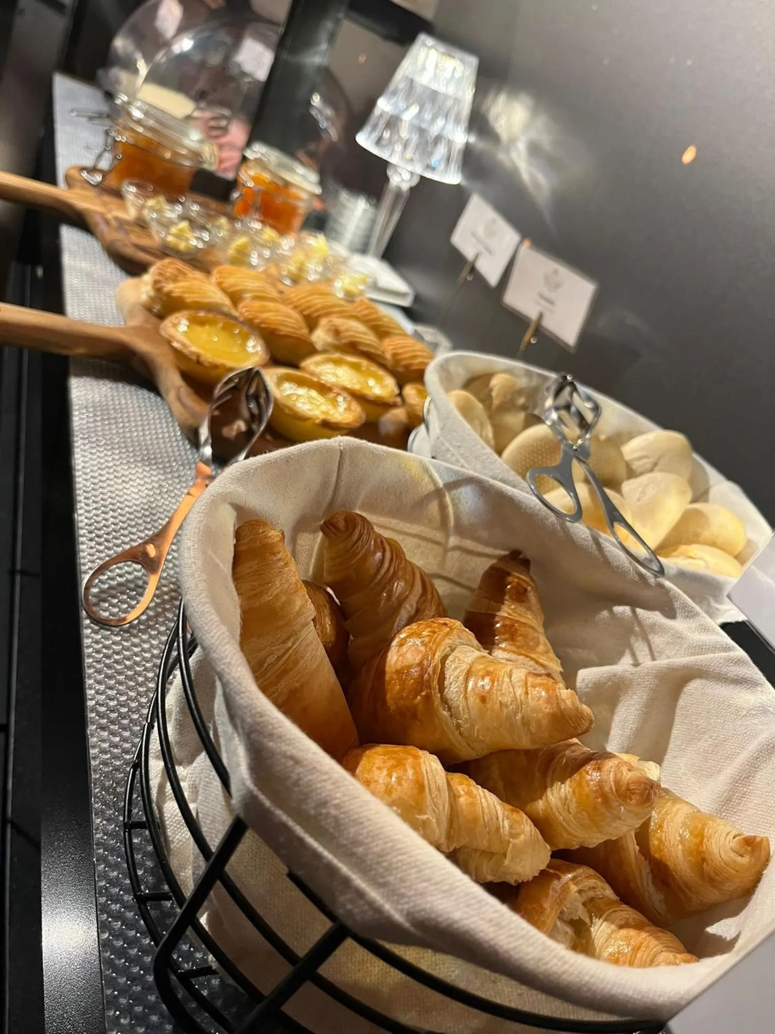 Restaurant/places to eat in Golden Lisbon Hotel