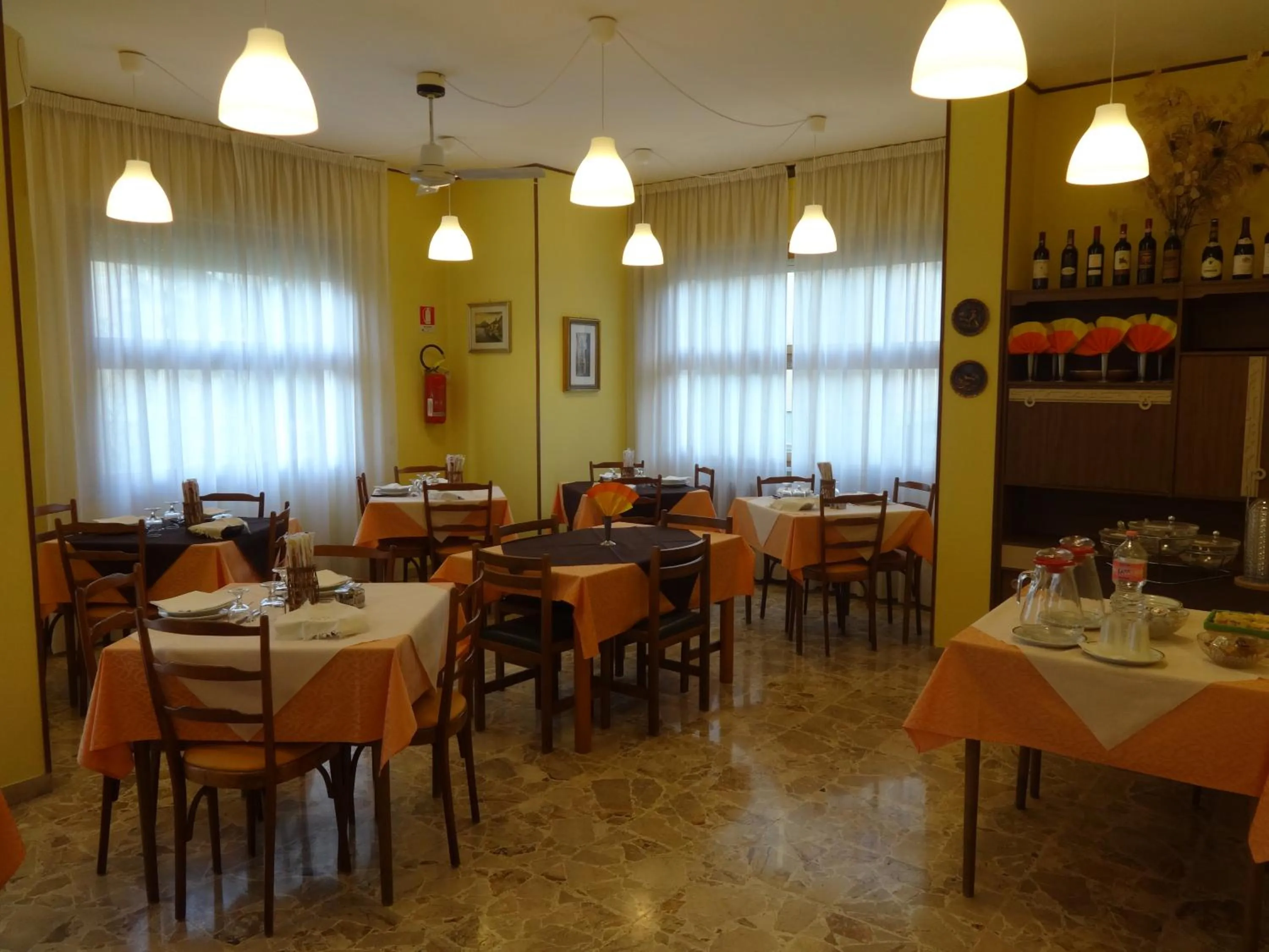 Restaurant/places to eat in Hotel Saturno