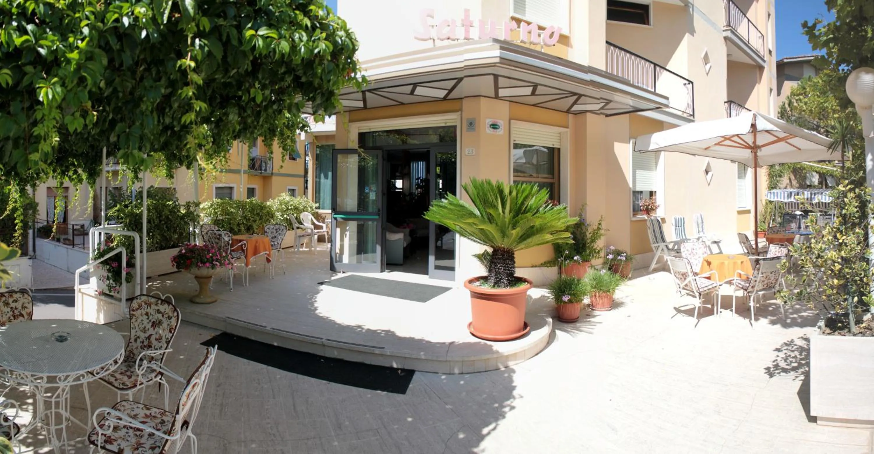 Facade/entrance in Hotel Saturno