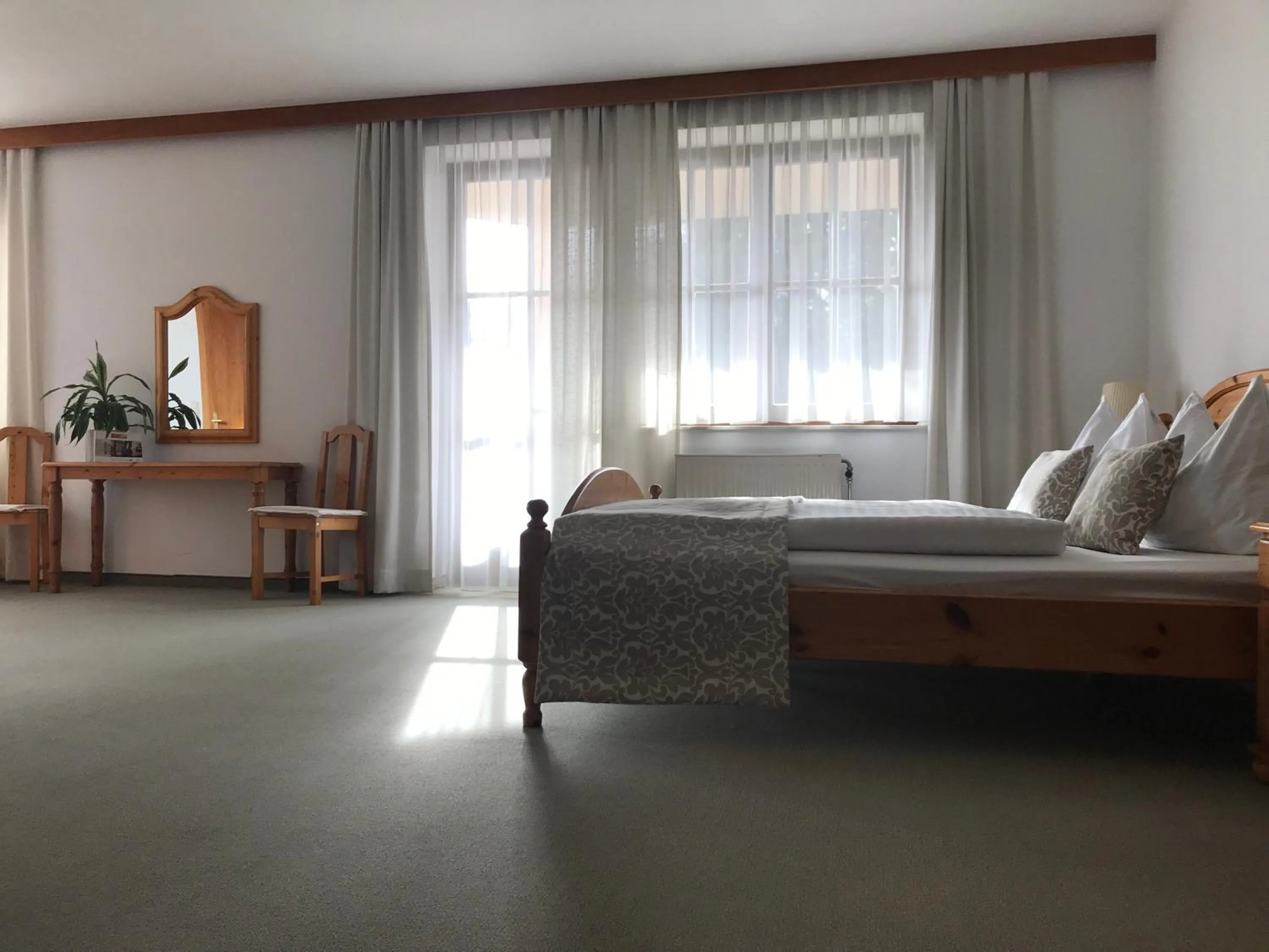 Photo of the whole room in Das Herbst