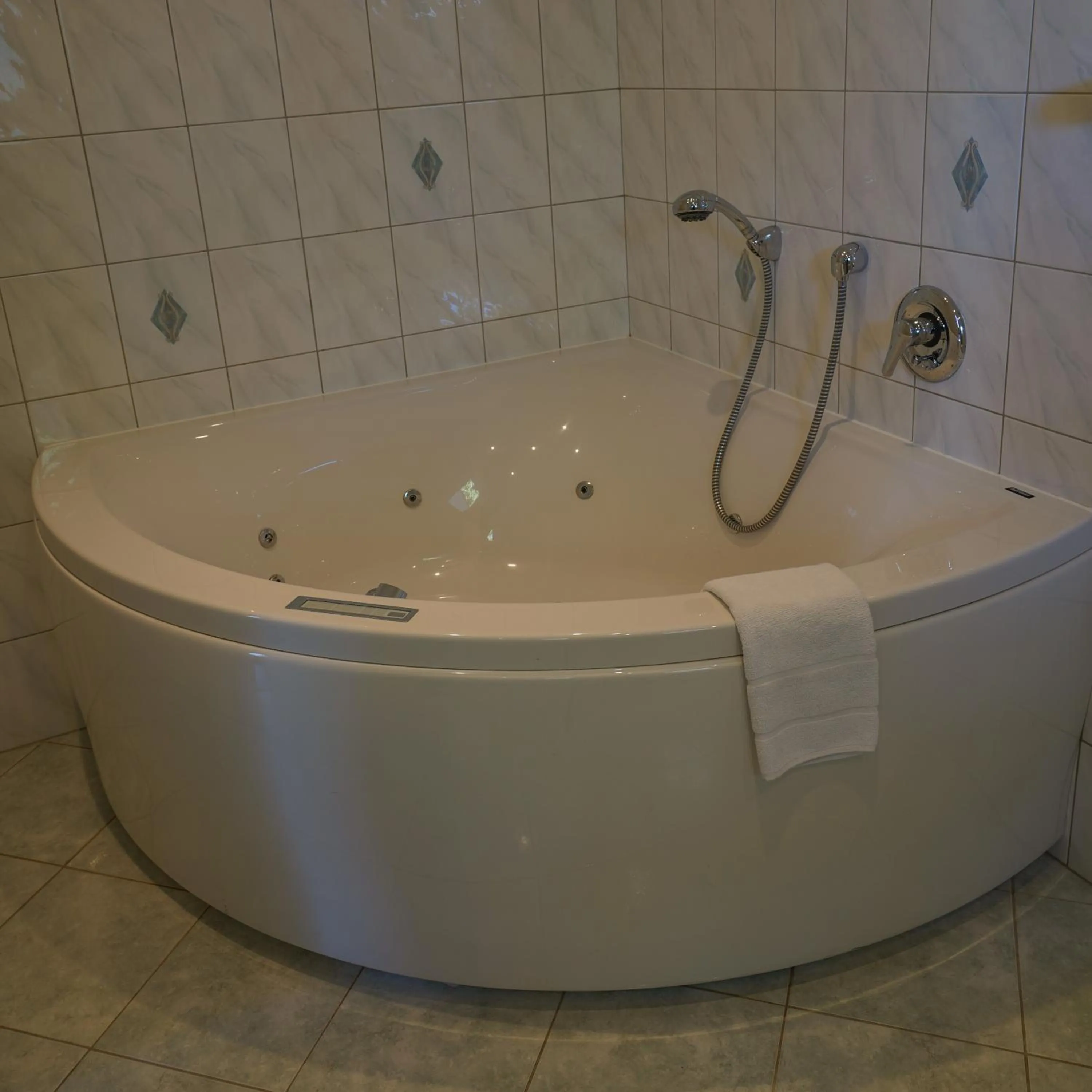 Hot Tub in Hotel Seeschlösschen