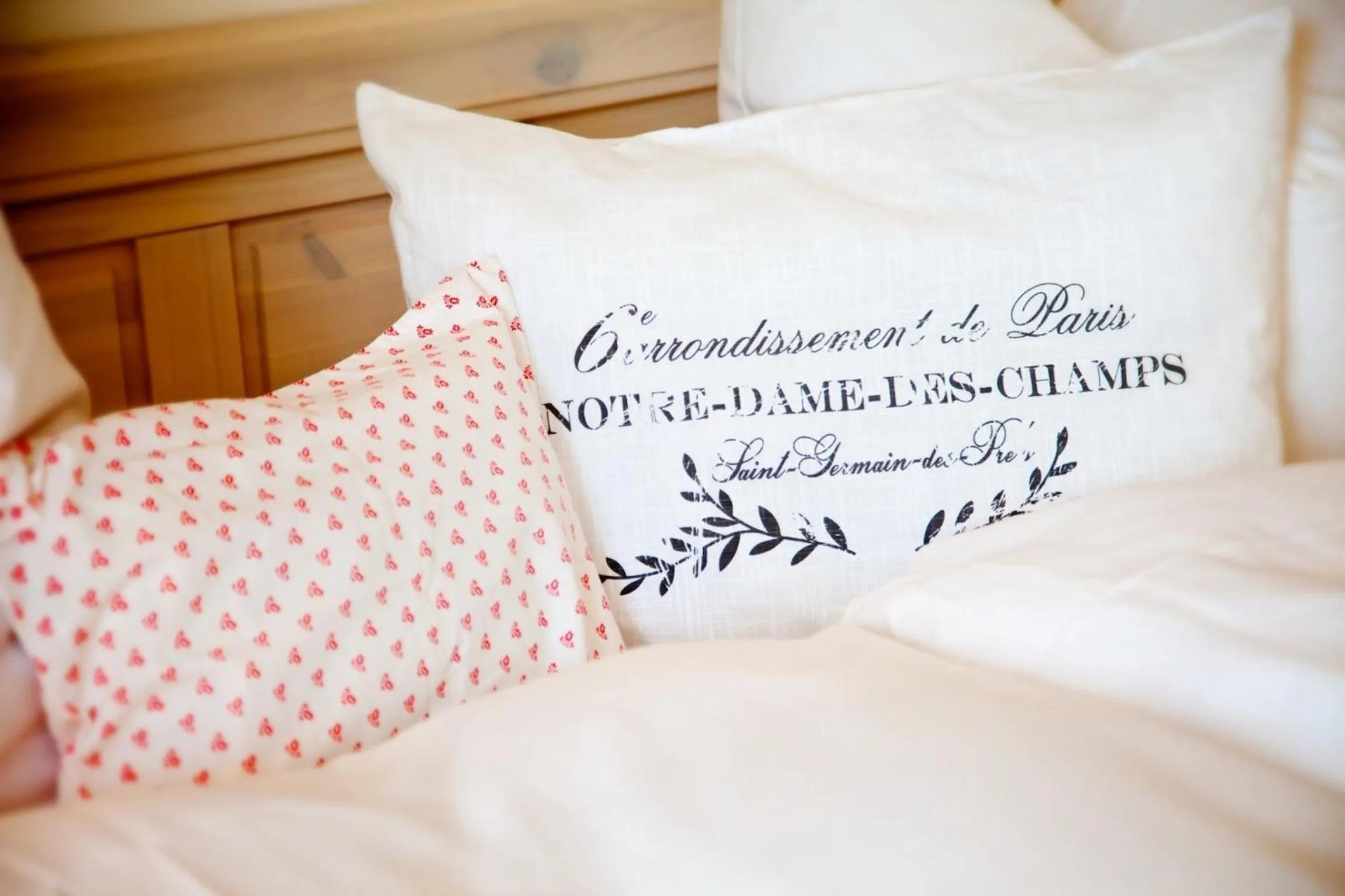 Decorative detail, Bed in Belle Maison - Das kleine Hotel