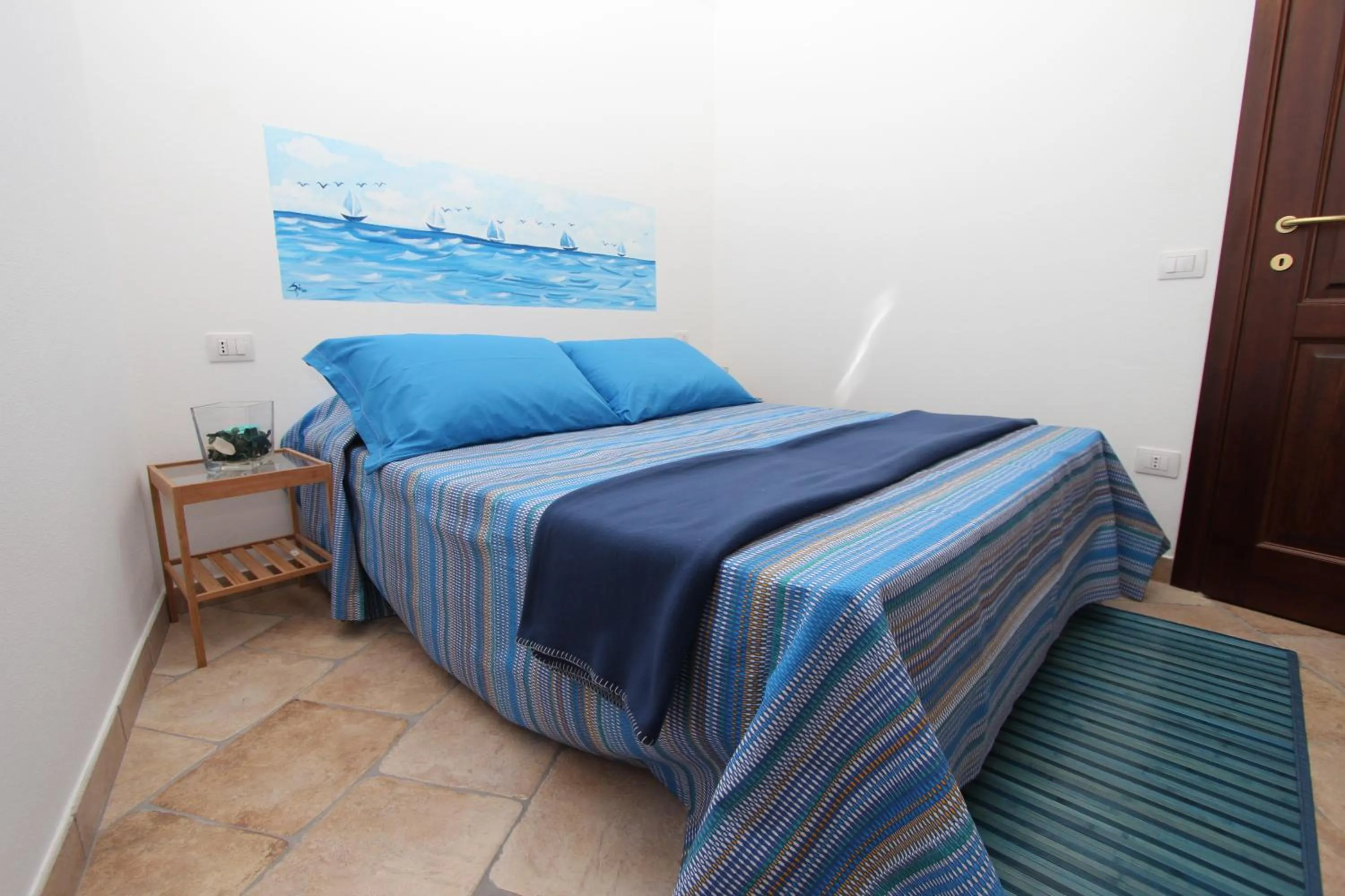 Decorative detail, Bed in B&B Acquamarina Villasimius