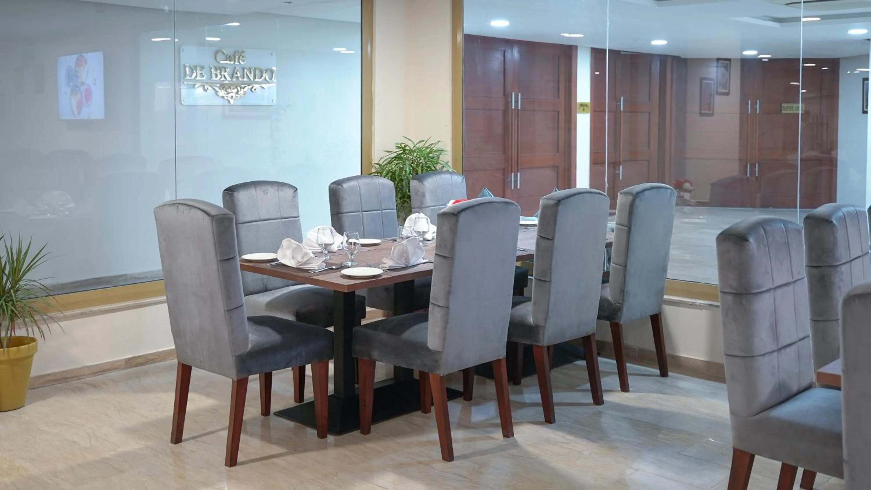 Restaurant/places to eat in Faletti's Express- Shimla Hill