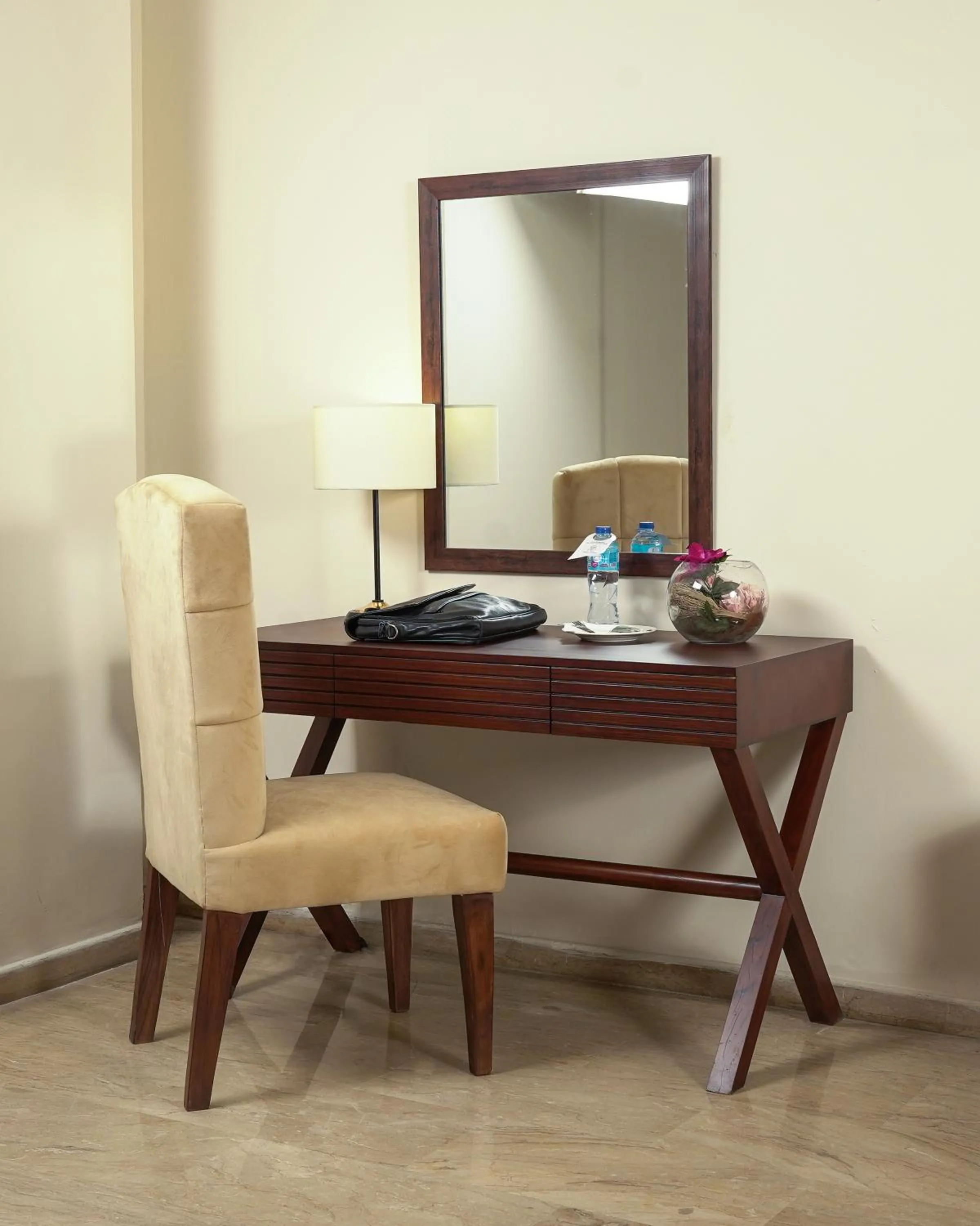 Living room in Faletti's Express- Shimla Hill