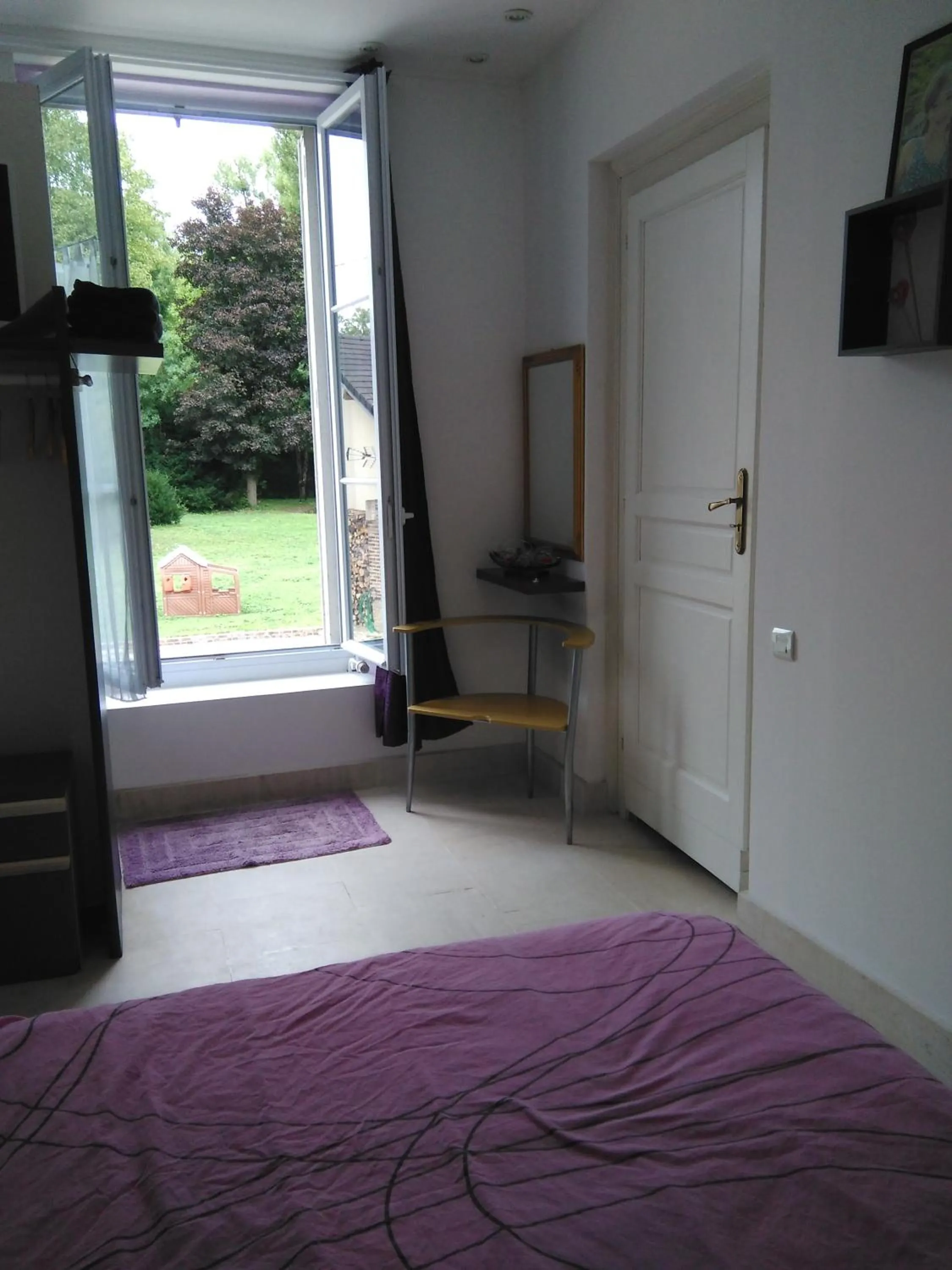 Garden view, Bed in Le Betrot