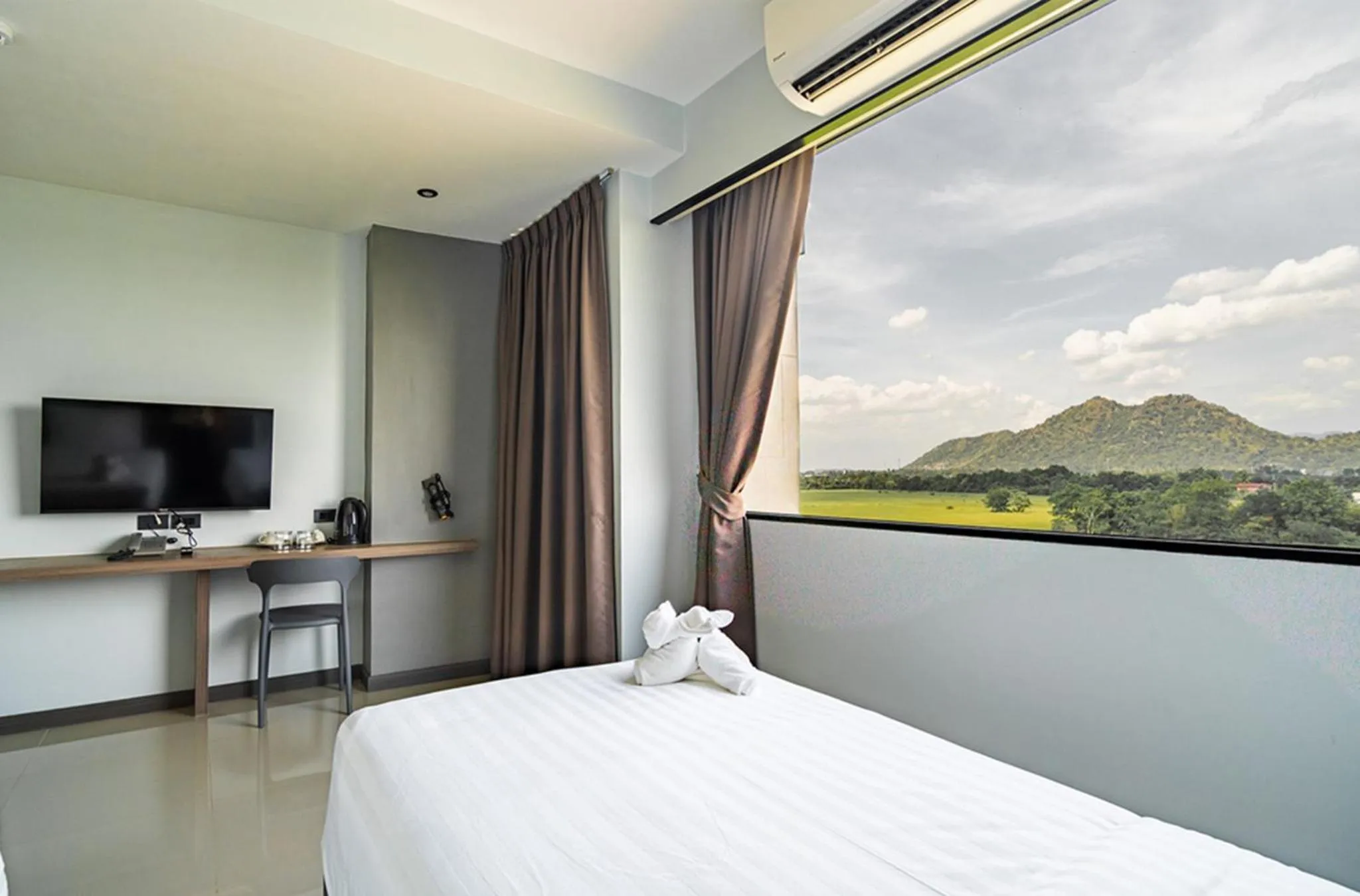 Bed in YSW Hotel Lopburi