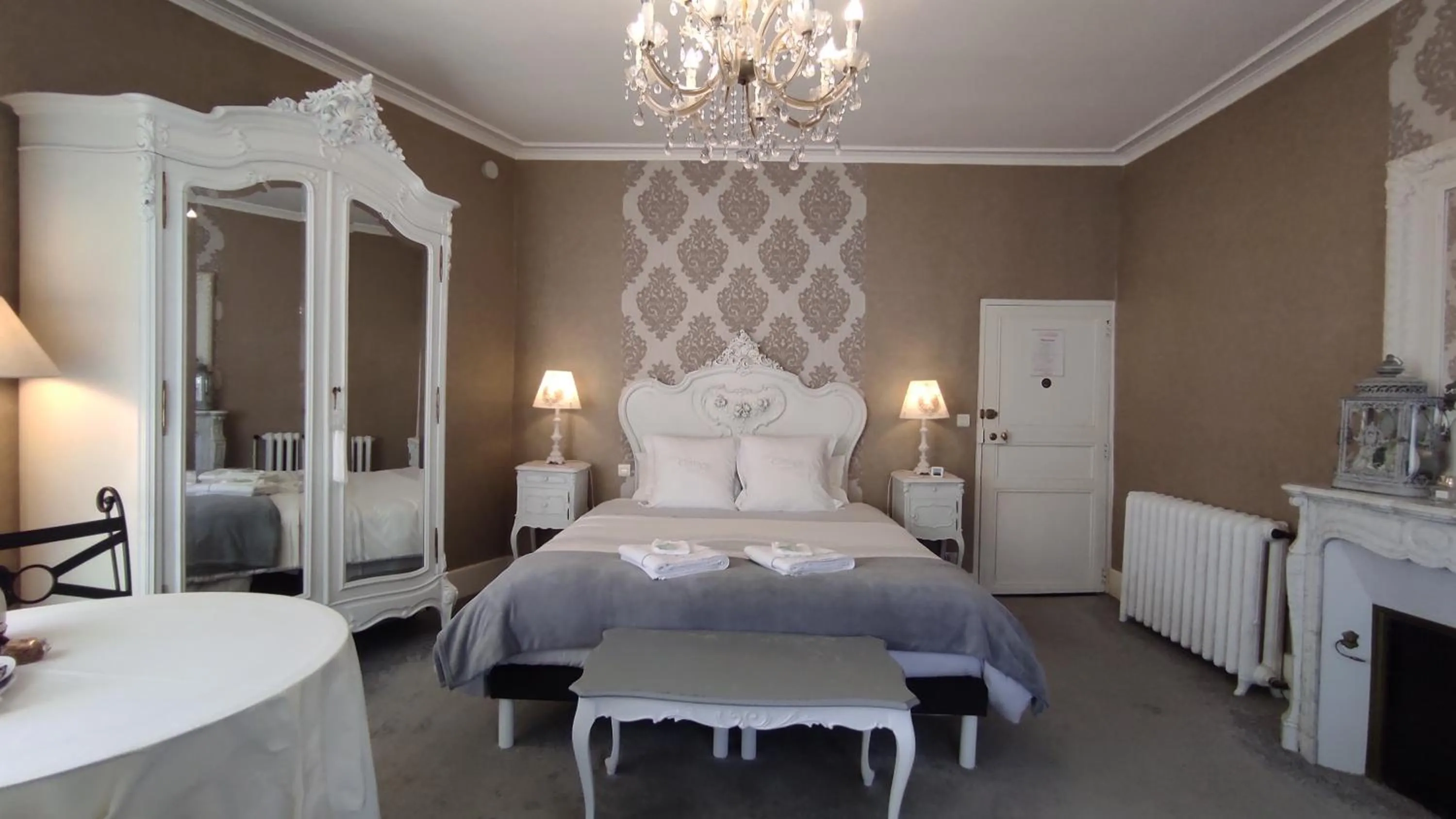 Photo of the whole room, Bed in La Clef Dort