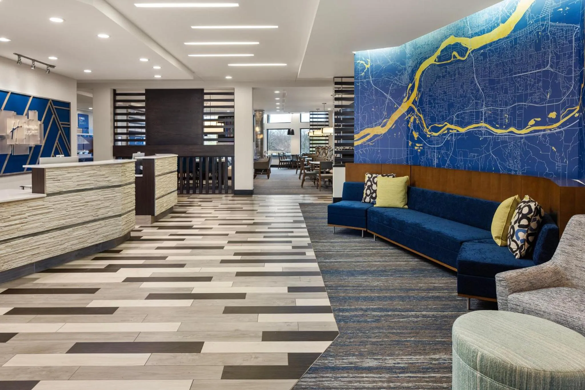 Lobby or reception in Holiday Inn Express Moline - Quad Cities Area by IHG