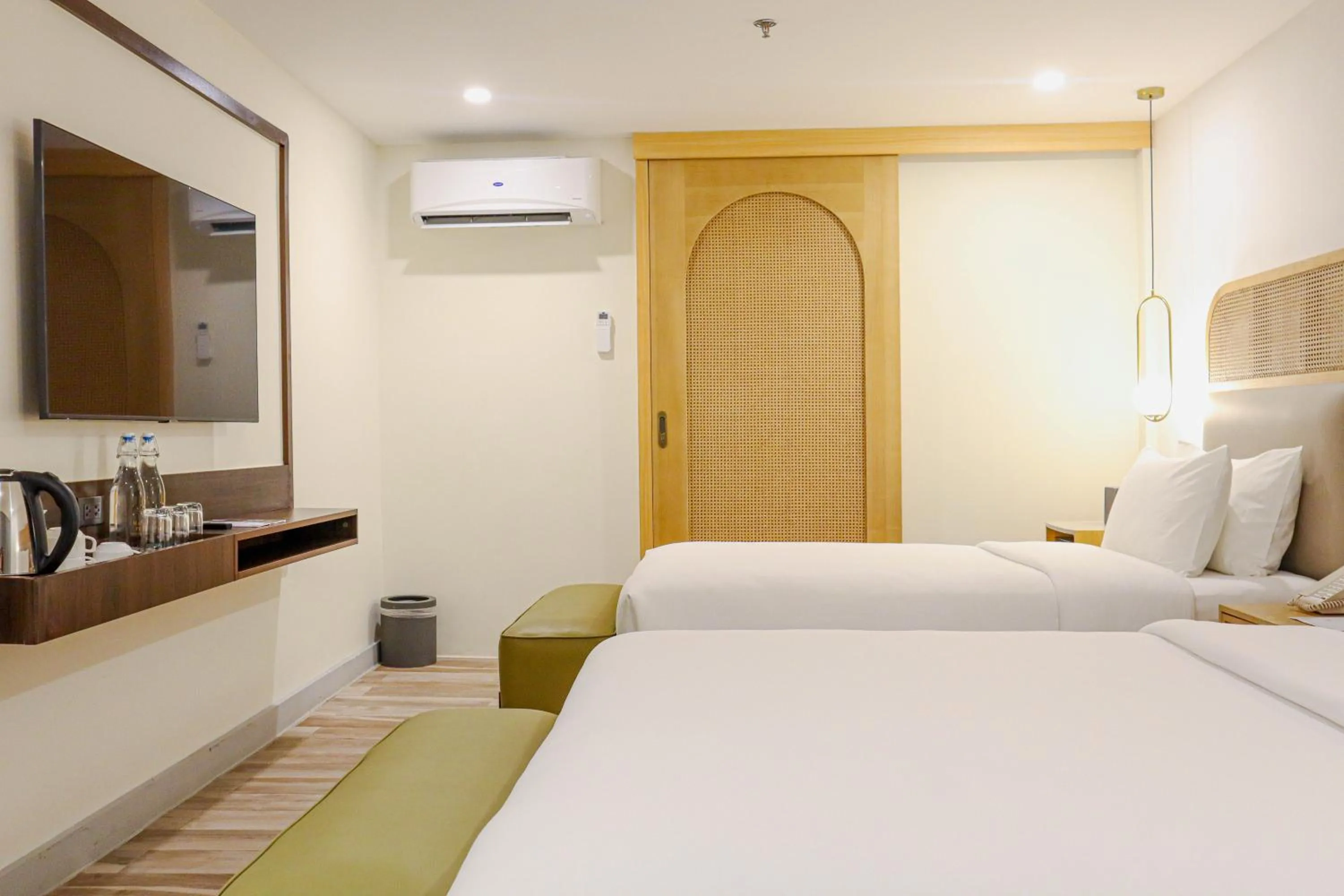 Bedroom, Bed in Mandarin Nest Boracay