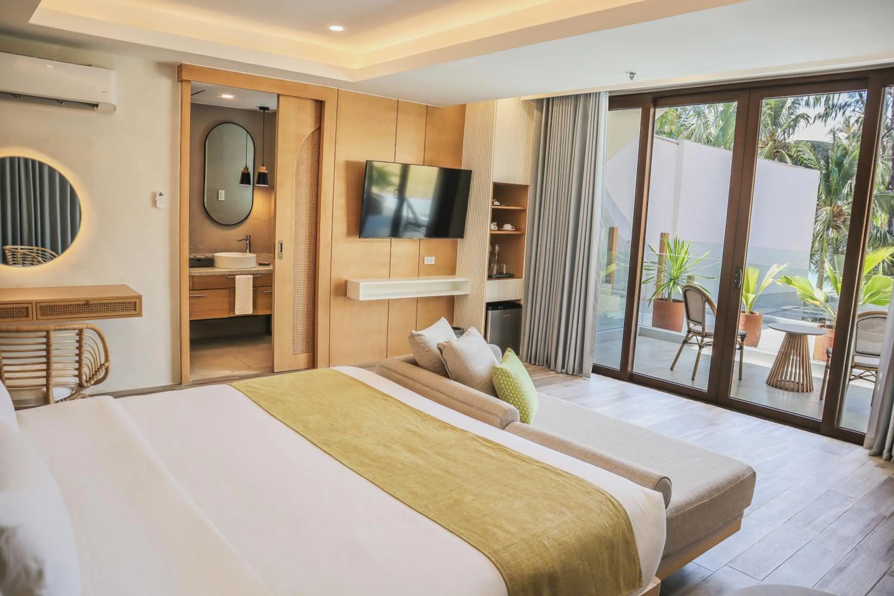 Bedroom, Bed in Mandarin Nest Boracay