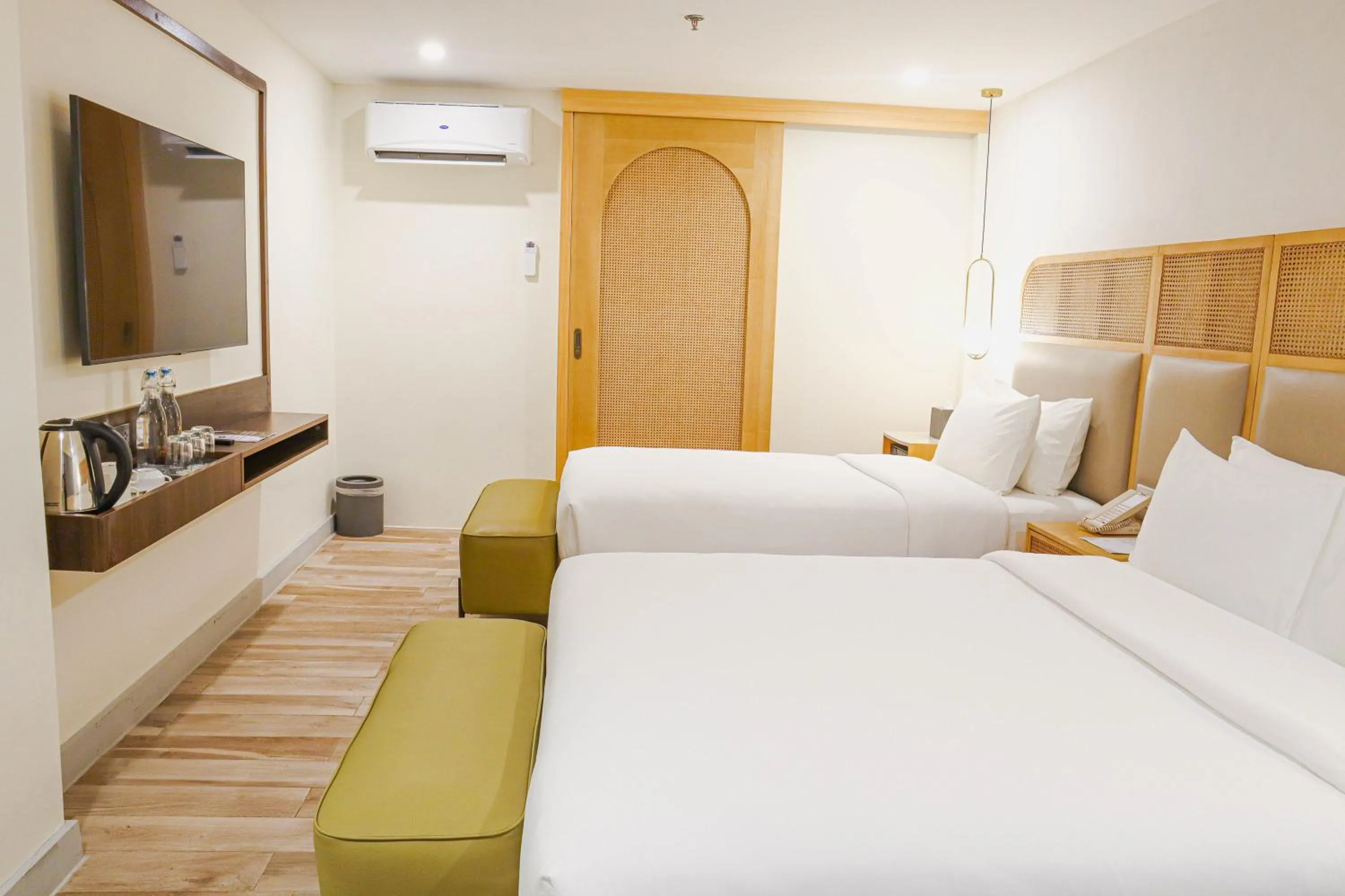 Bedroom, Bed in Mandarin Nest Boracay