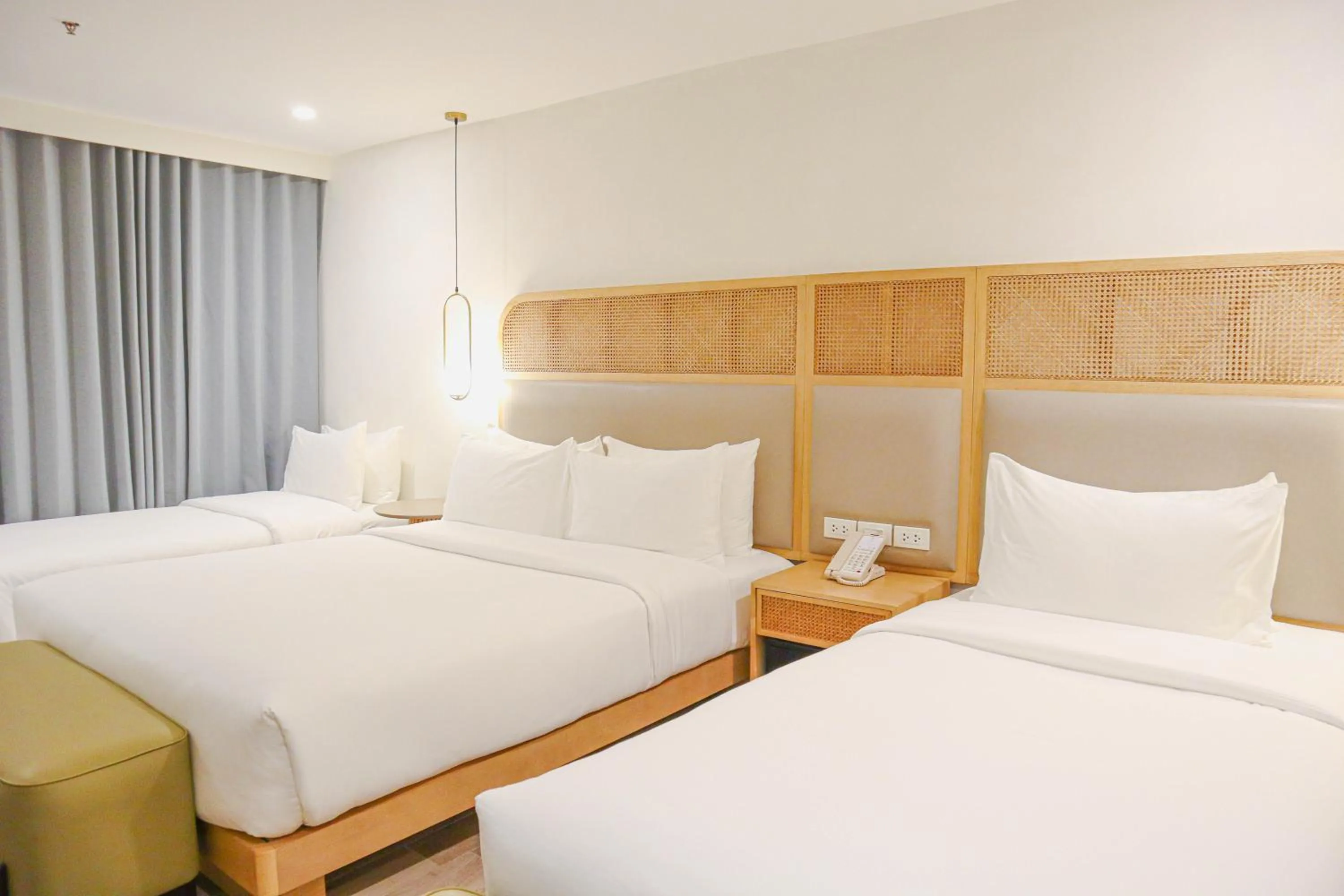 Photo of the whole room, Bed in Mandarin Nest Boracay