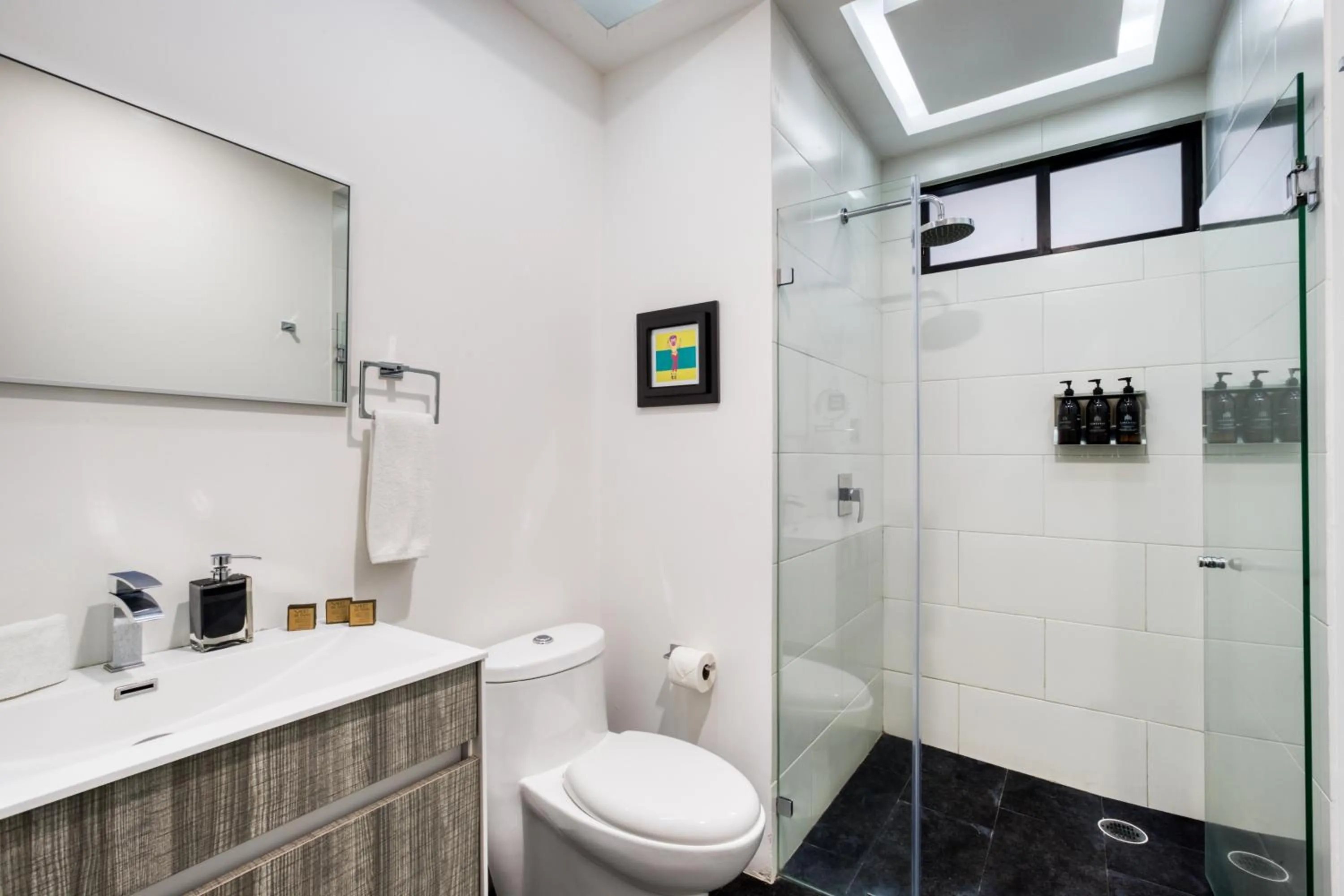 Shower in MEDELLIN by Mr W