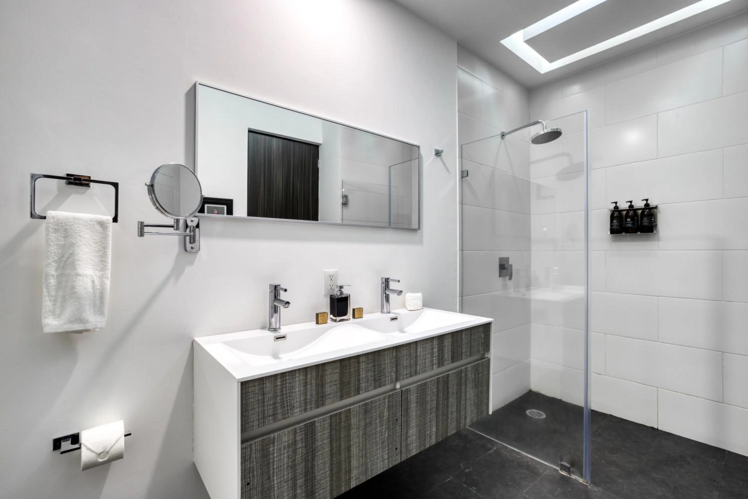 Bathroom in MEDELLIN by Mr W