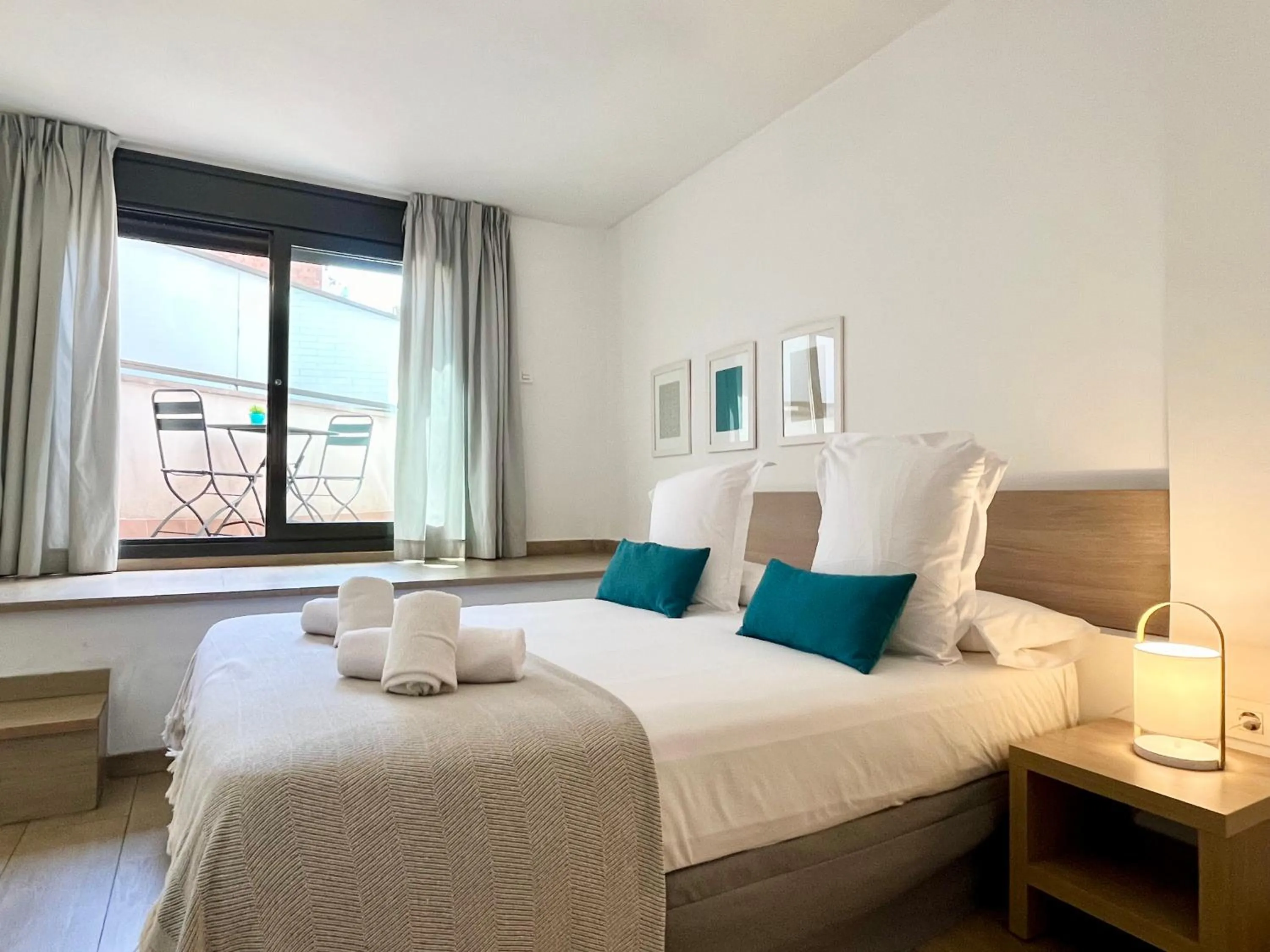 Bed in Feelathome Plaza Apartments