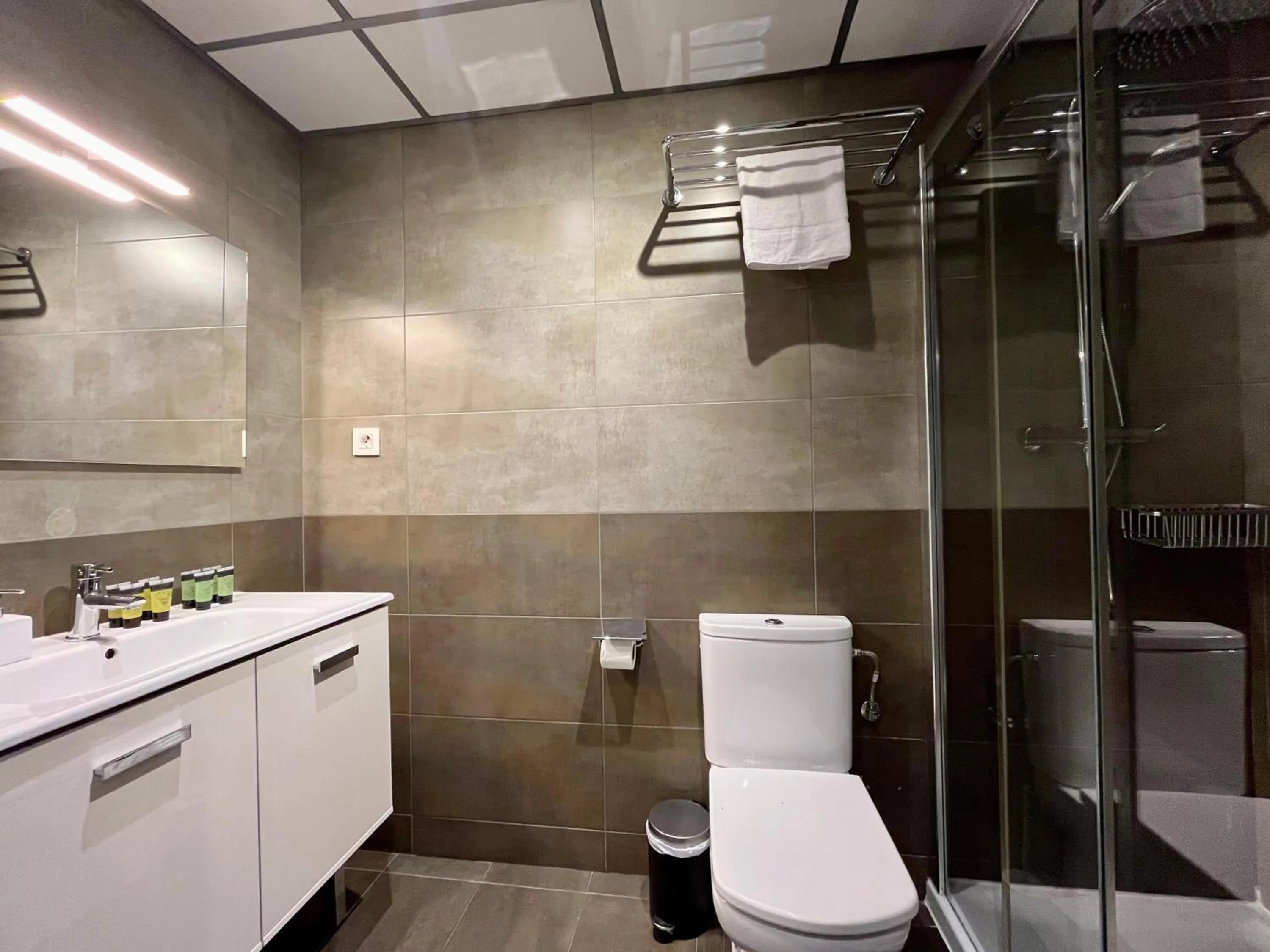 Bathroom in Feelathome Plaza Apartments