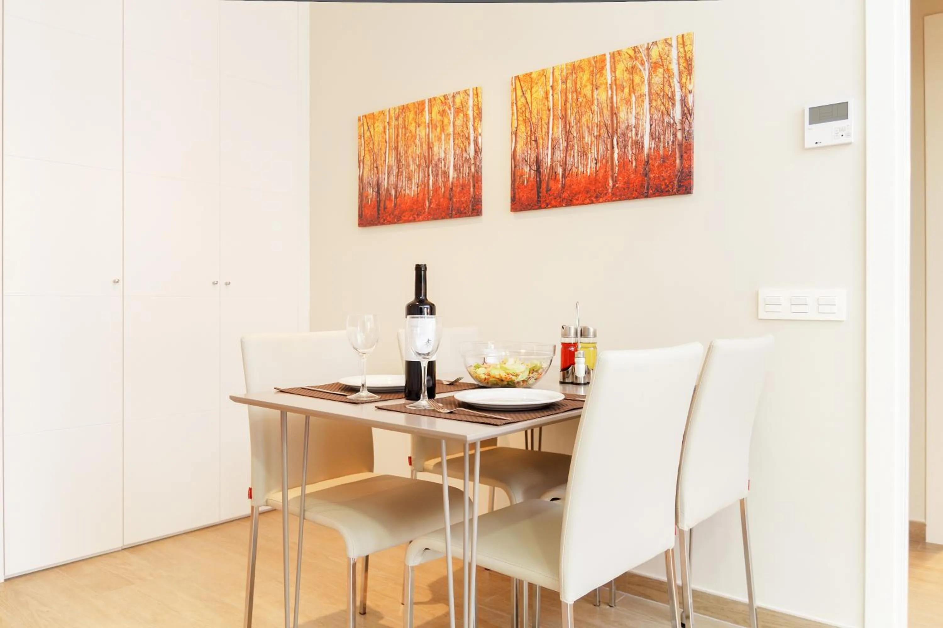 Dining area in Feelathome Plaza Apartments